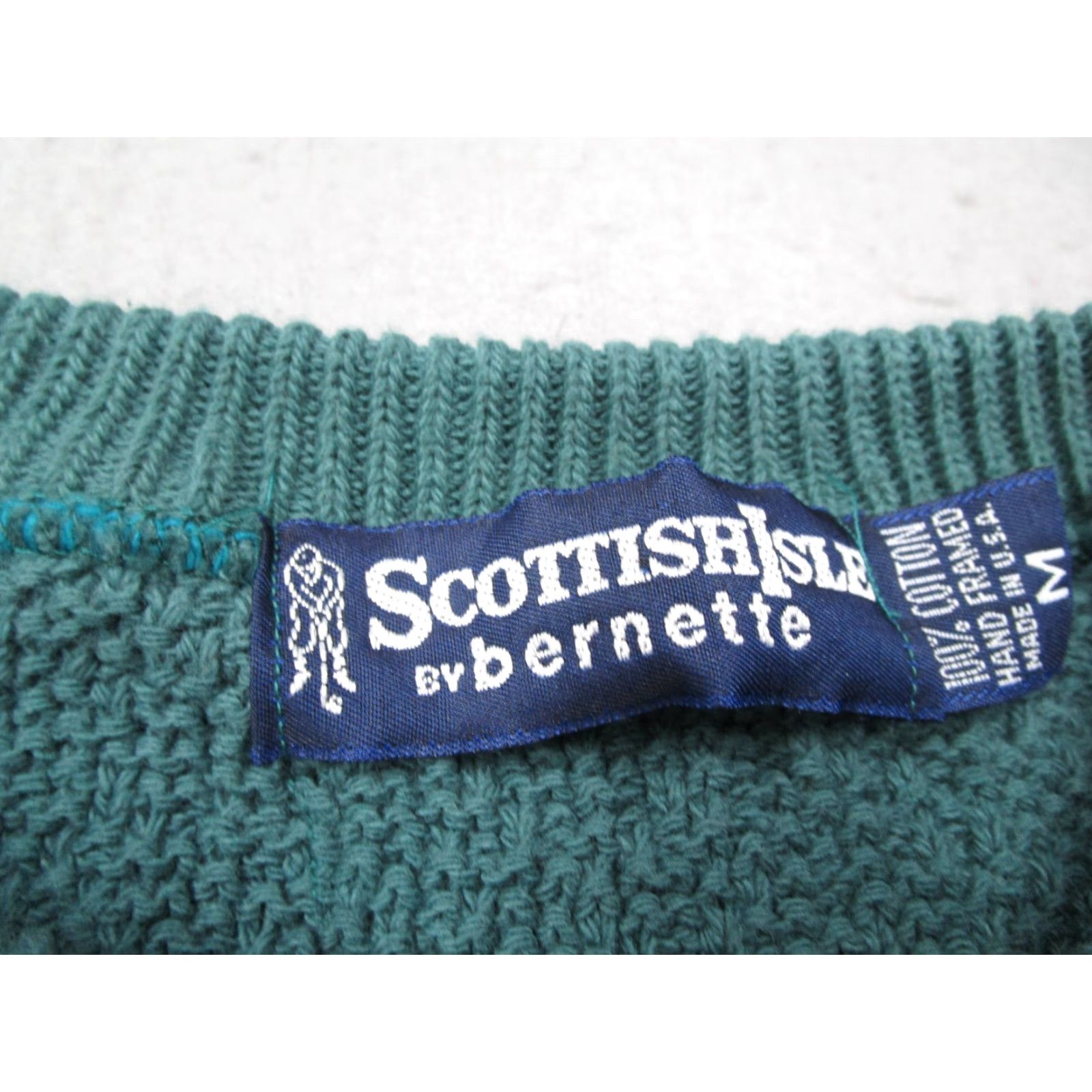 Vintage VINTAGE bernette SCOTTISH ISLE Men's green crew neck long sleeve pullover sweater Embroidered golf scene on front 100% cotton Made in USA Size US M / EU 48-50 / 2 - 3 Thumbnail