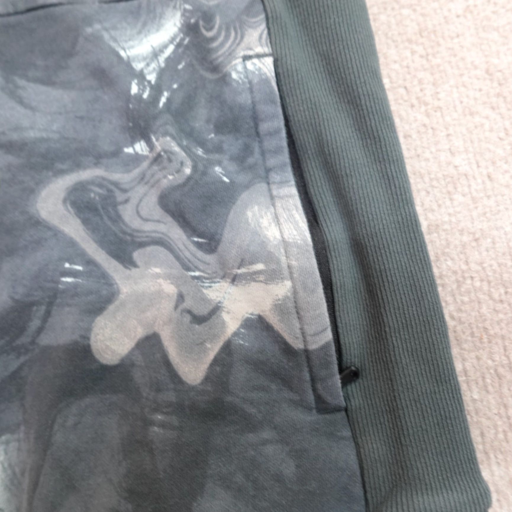 Fabletics Fabletics Hoodie Camouflage Sleeveless Short Sleeve Cotton Fleece Gray M Pullover with Pockets Men Shirt Size US M / EU 48-50 / 2 - 2 Thumbnail