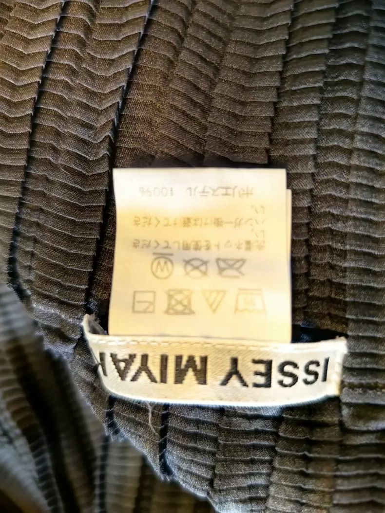 Issey Miyake Issey Miyake Black pleated short-sleeved shirt Size M / US 6-8 / IT 42-44 - 6 Thumbnail