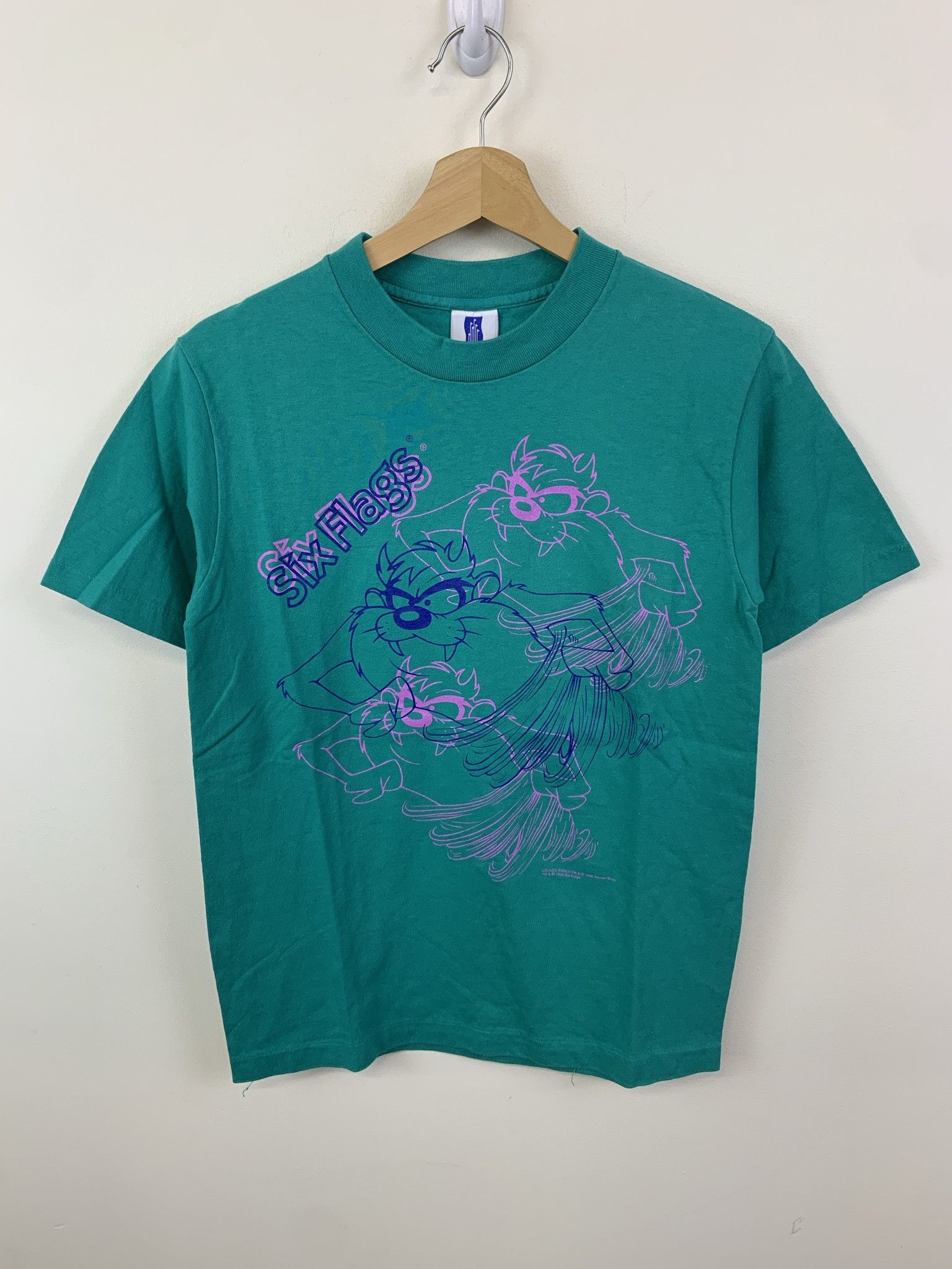 Vintage Vintage 1990s Tazmanian Devil Six Flags Single Stitch Tee Size S Size US S / EU 44-46 / 1 - 1 Thumbnail