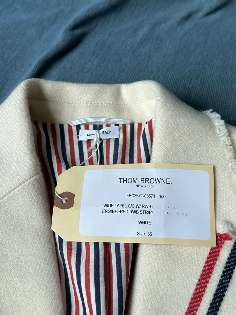 Thom Browne Thom Browne Fur-edged striped suit 2503-Nextarrow Size XS / US 0-2 / IT 36-38 - 3 Thumbnail