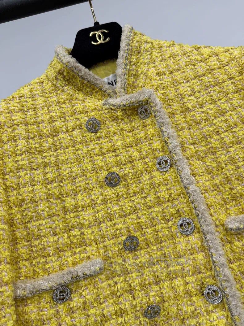 Chanel Chanel Goose yellow rhinestone buckle small stand-up colla Size XS / US 0-2 / IT 36-38 - 2 Thumbnail