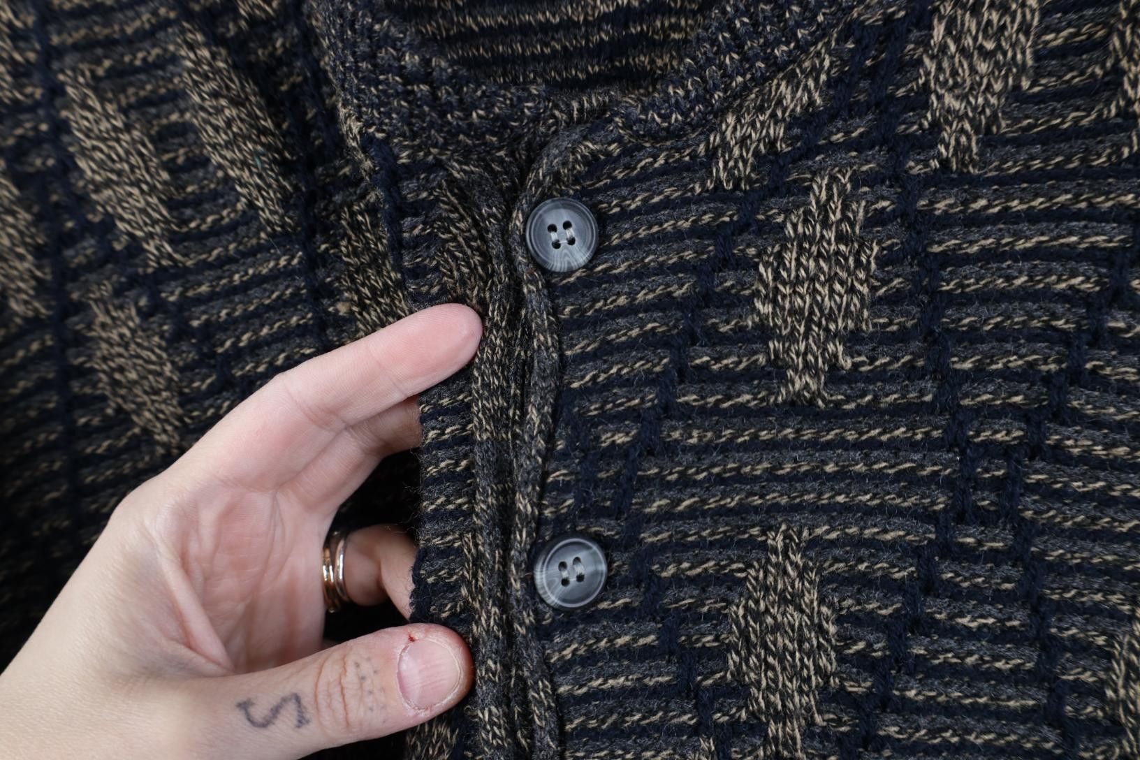 Vintage Vintage 90s Streetwear Argyle Diamond Knit Henley Sweater Size US L / EU 52-54 / 3 - 4 Thumbnail