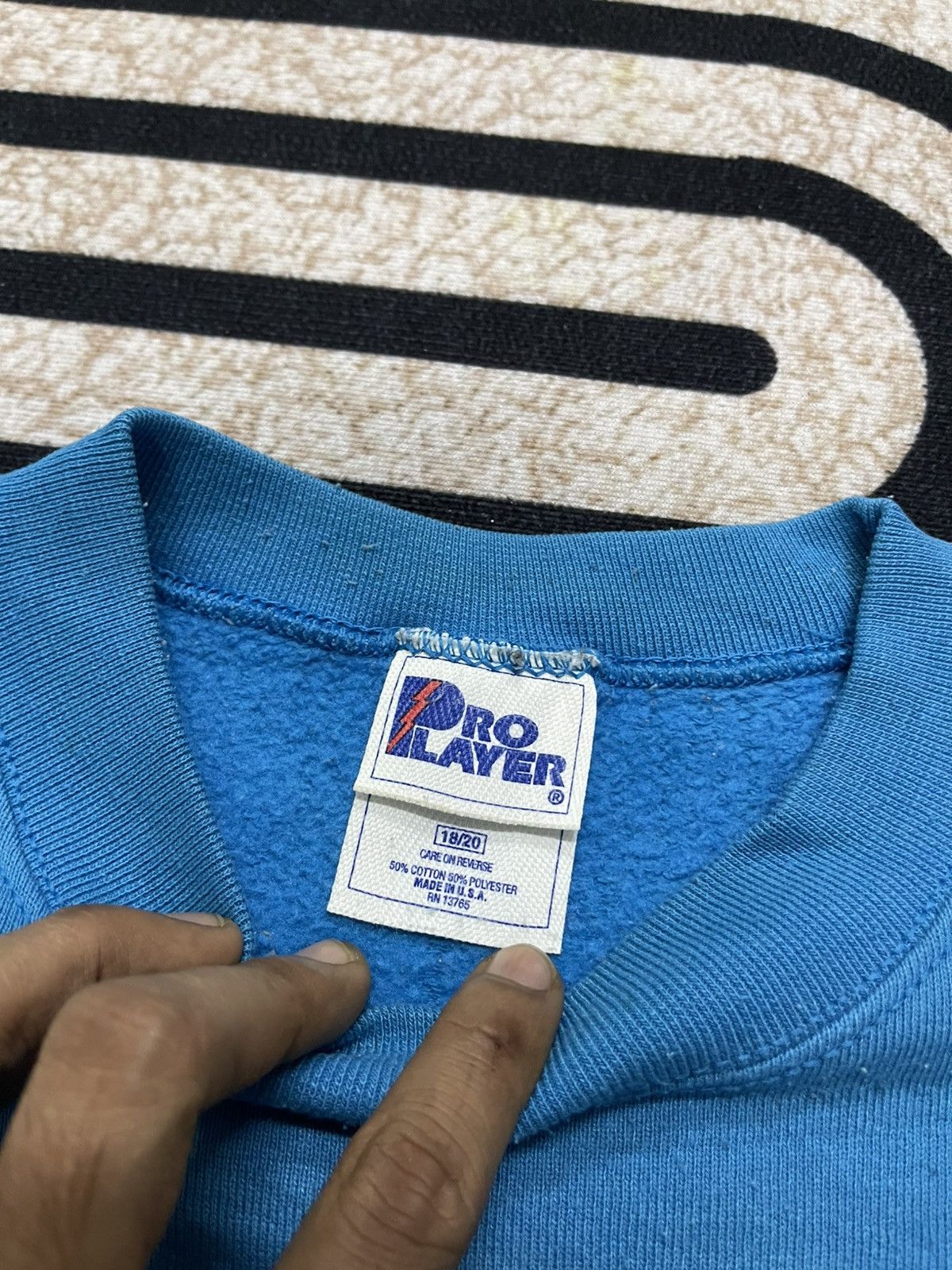 NFL 1997 CAROLINA PANTHERS BIG LOGO CREWNECK Size US M / EU 48-50 / 2 - 7 Thumbnail