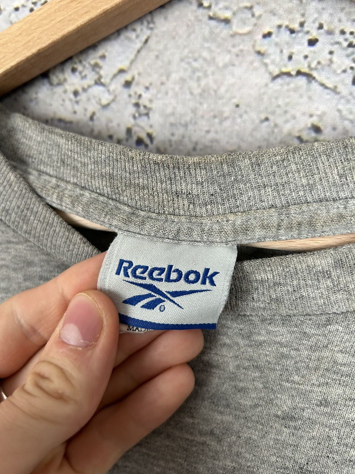 Reebok Vintage Reebok Made in USA Logo Tee Sportswear Retro Hype Size US XL / EU 56 / 4 - 4 Thumbnail