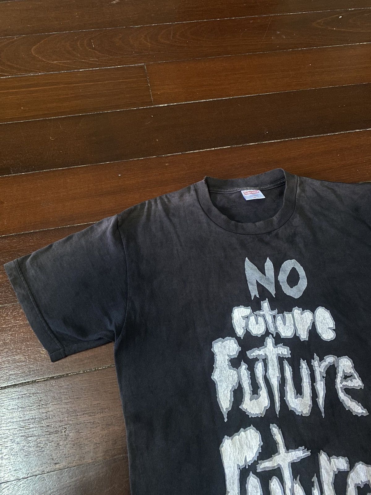 Band Tees FIRE 🔥 VINTAGE Y2K SUPREME NO FUTURE SEX PISTOL 2003 Size US M / EU 48-50 / 2 - 4 Thumbnail