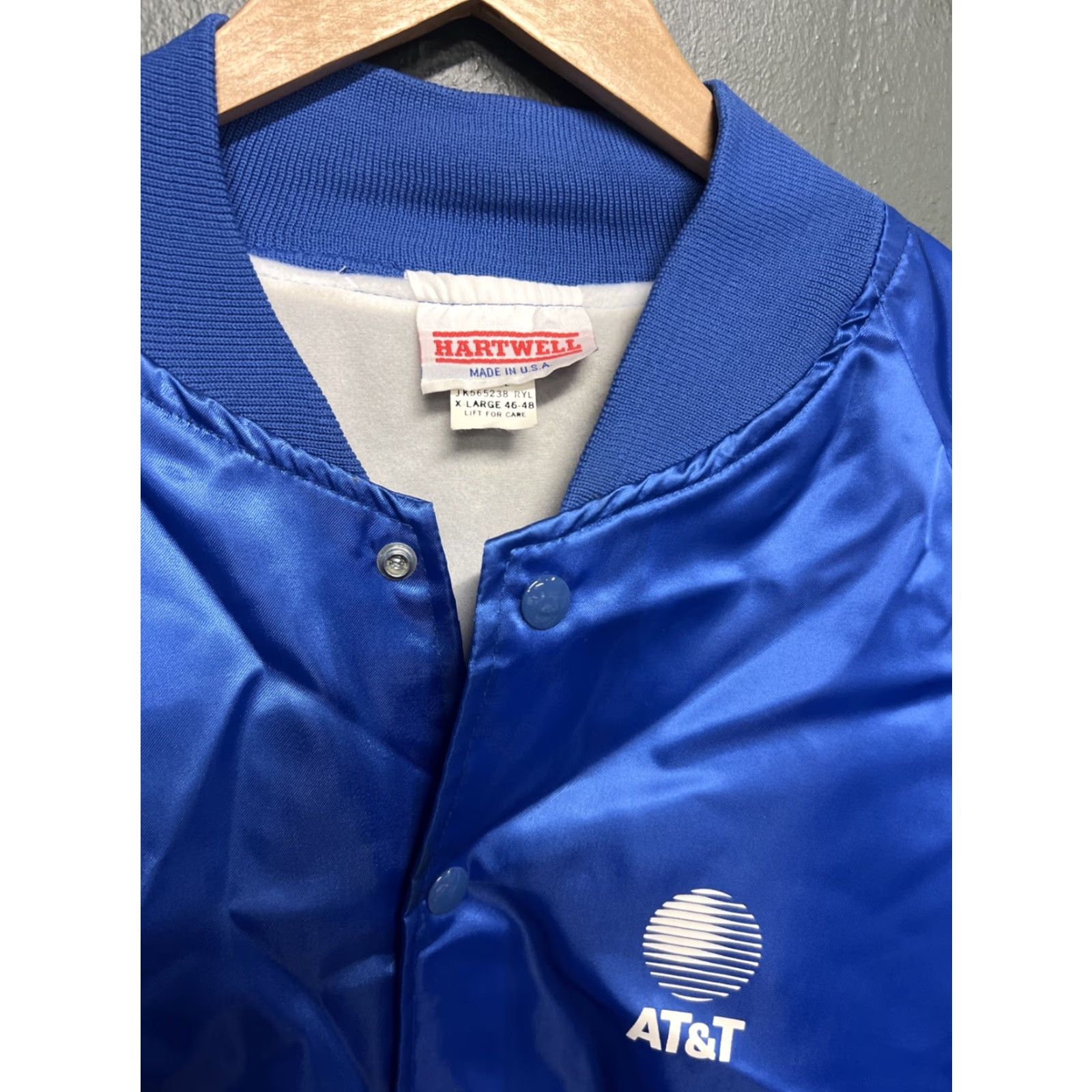 Vintage VINTAGE Sportswear Jacket XL Blue Satin Bomber 80s USA Men Button-Down Collar/Logo Wind-Resistant Water-Resistant Lightweight Short Size US XL / EU 56 / 4 - 3 Thumbnail
