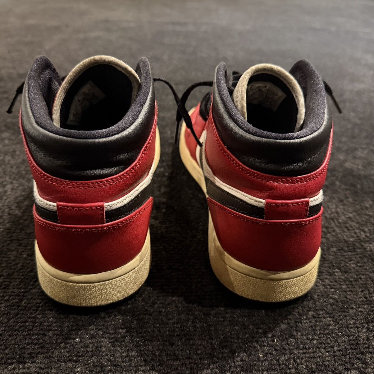 Jordan Brand Nike Air Jordan 1 Mid Chicago Black Toe OG Bred 2020 -Size 9 Size US 9 / EU 42 - 3 Thumbnail