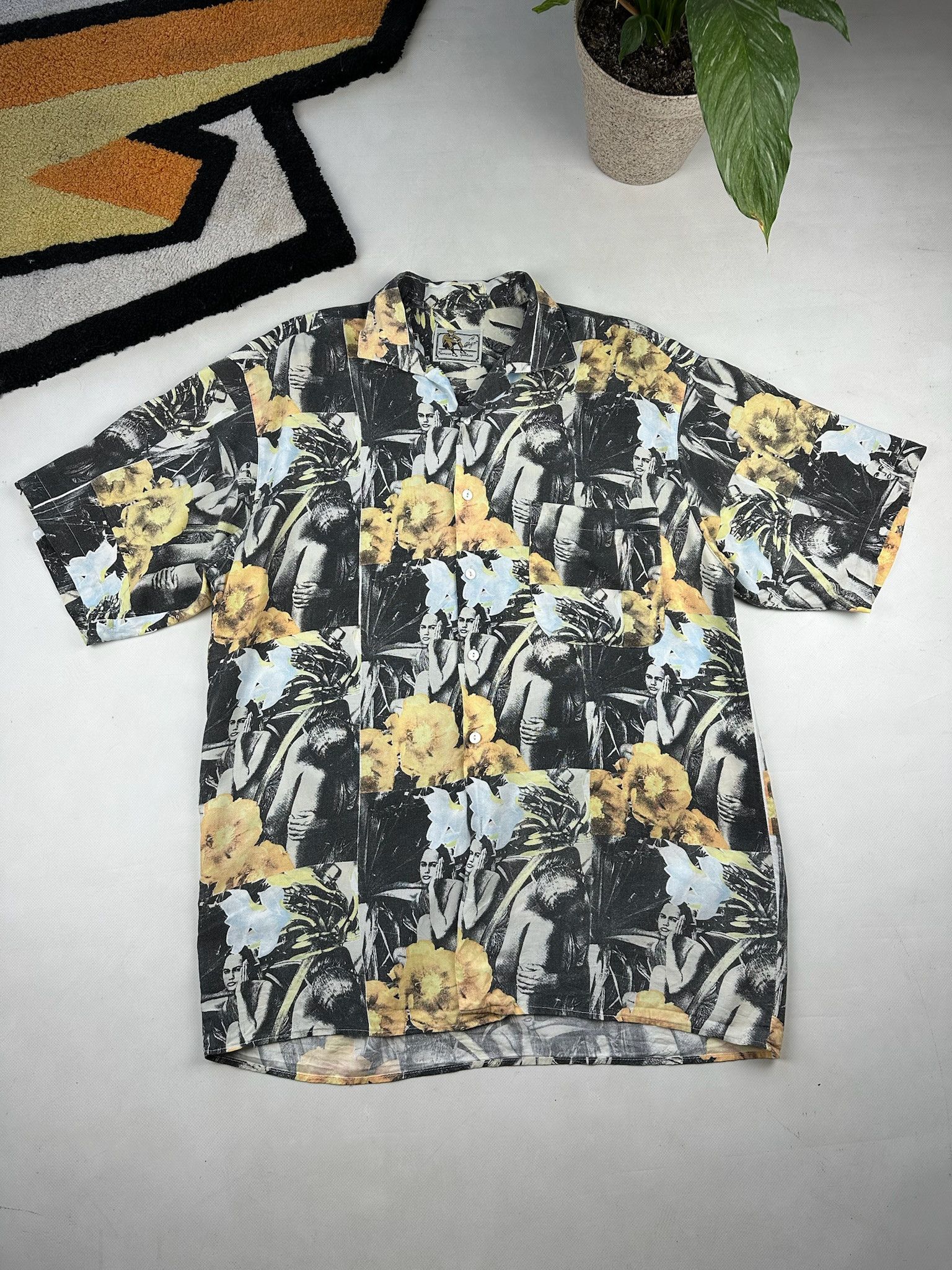 Other Made in Hawaii shirt art sexy girl Size US L / EU 52-54 / 3 - 1 Thumbnail