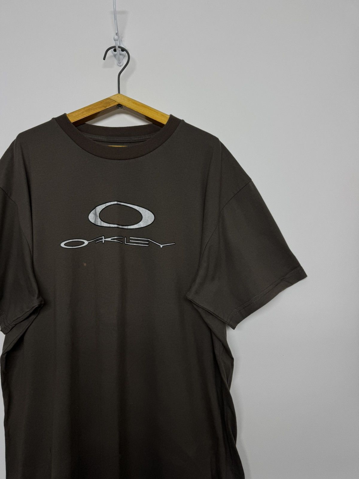 Oakley Vintage OAKLEY Center Logo T Shirt Hype Rare Gorpcore Size US L / EU 52-54 / 3 - 6 Thumbnail