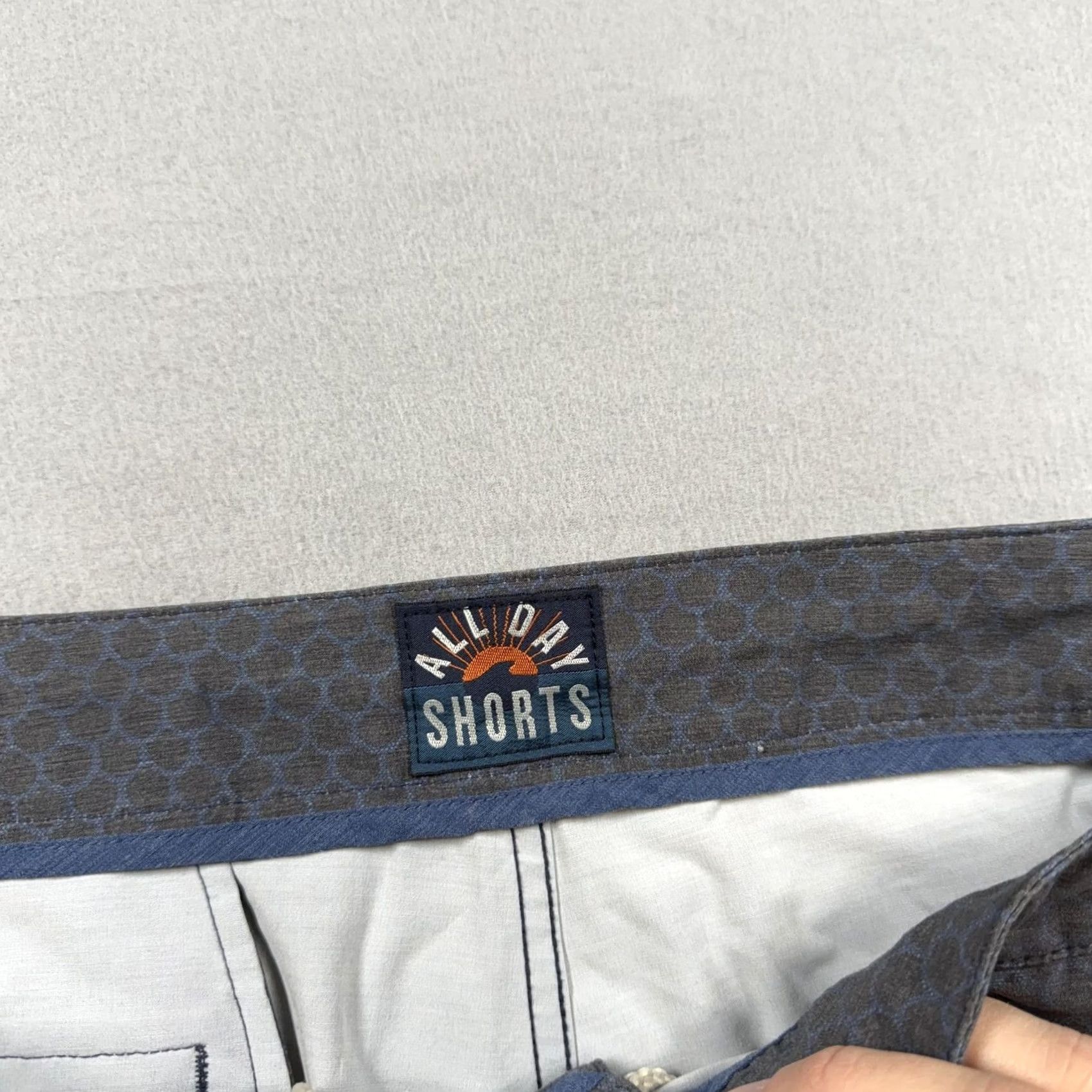 Vintage Faherty Brand Men's Chino Shorts 36 Gray All Day Geo Print 9 Inseam Stretch, Flat Front, Pockets, Drawstring, Zip, Logo, Casual, Summer, Mens Size US 36 / EU 52 - 3 Thumbnail