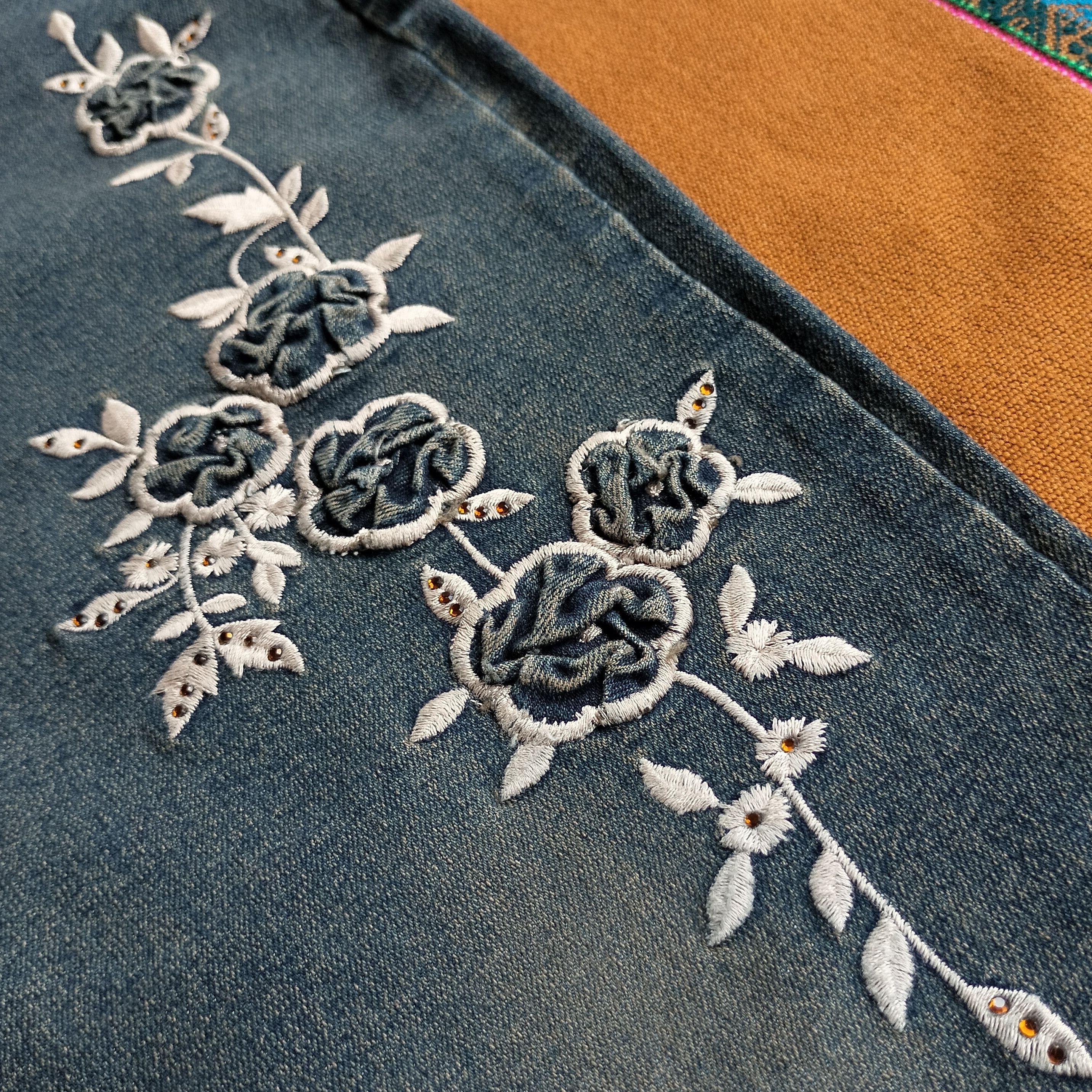 Tornado Mart Sky scraper flower Embroidery 3d mud max flare jeans Size US 30 / EU 46 - 4 Thumbnail