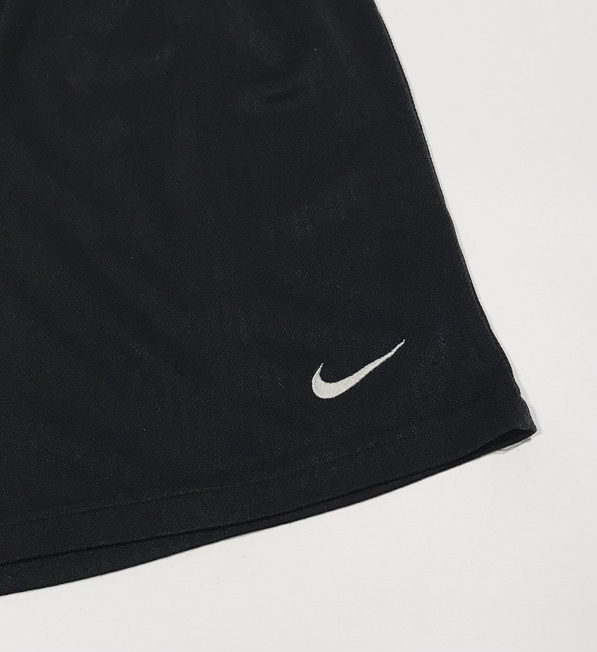 Nike Vintage Nike Training Shorts Mens Black Size US 32 / EU 48 - 2 Thumbnail