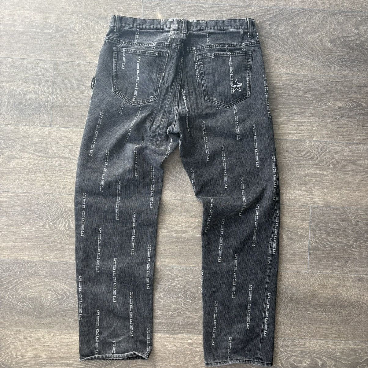 Supreme Supreme distressed all over logo jeans Size US 32 / EU 48 - 2 Thumbnail