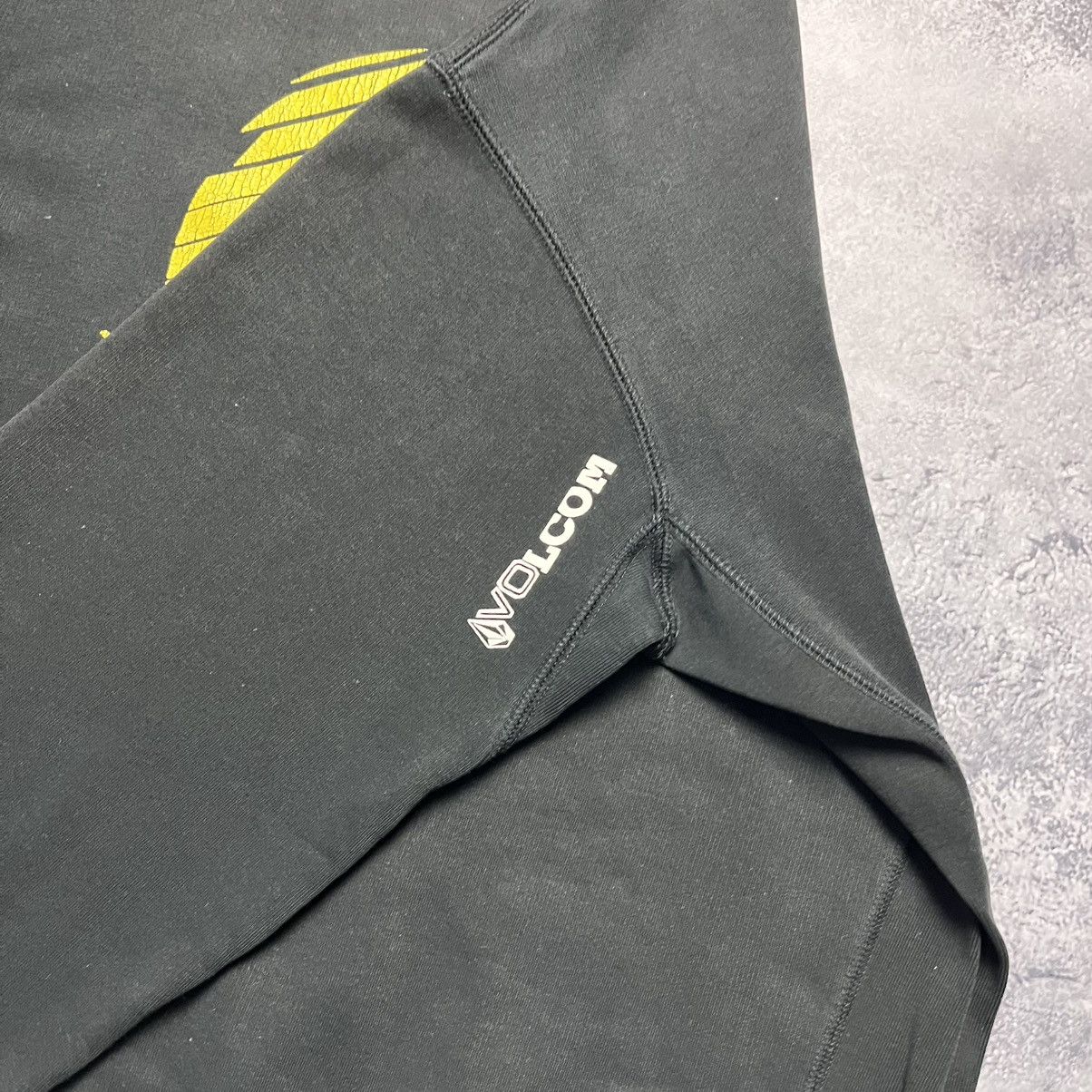 Vintage × Volcom Vintage Volcom Stone Logo Sweatshirt Y2K Skateboarding Size US L / EU 52-54 / 3 - 6 Thumbnail