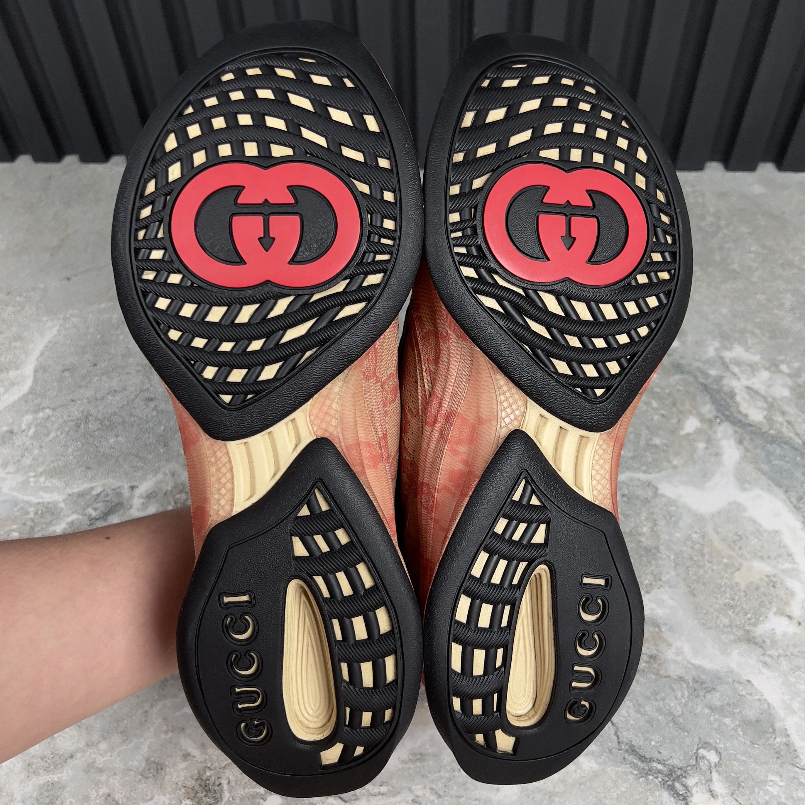 Gucci Gucci Run GG Supreme Monogram Trainers Sneakers Leather Size US 10 / EU 43 - 10 Thumbnail