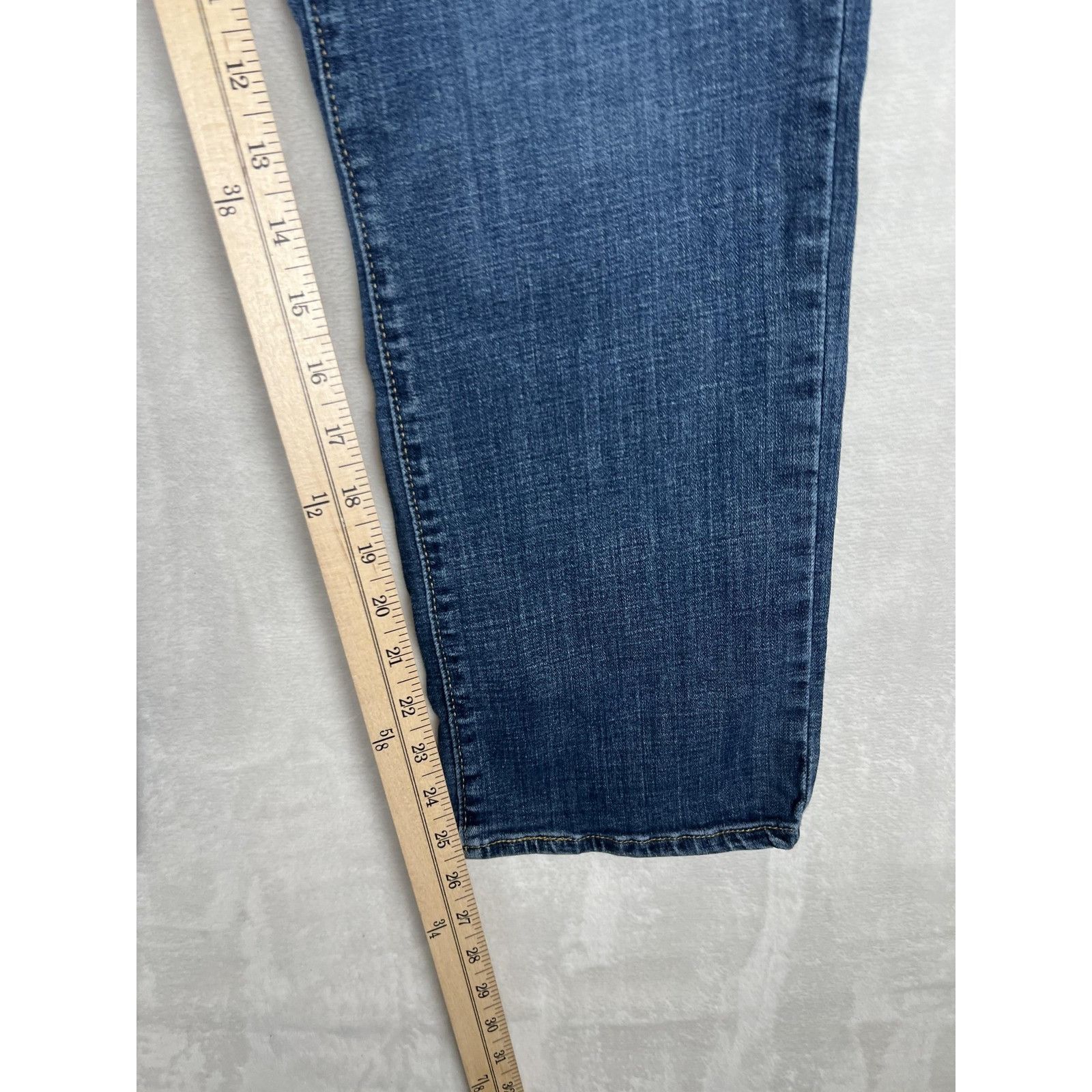 Levi's Levi's Jeans Women's 14 32x28 Blue Classic Straight Medium W Size 32" / US 10 / IT 46 - 3 Thumbnail