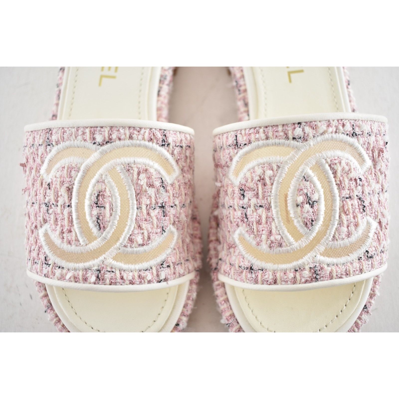 Chanel Chanel 20P Pink White Tweed Mesh CC Logo Slide Slip On Size US 6 / IT 36 - 9 Thumbnail