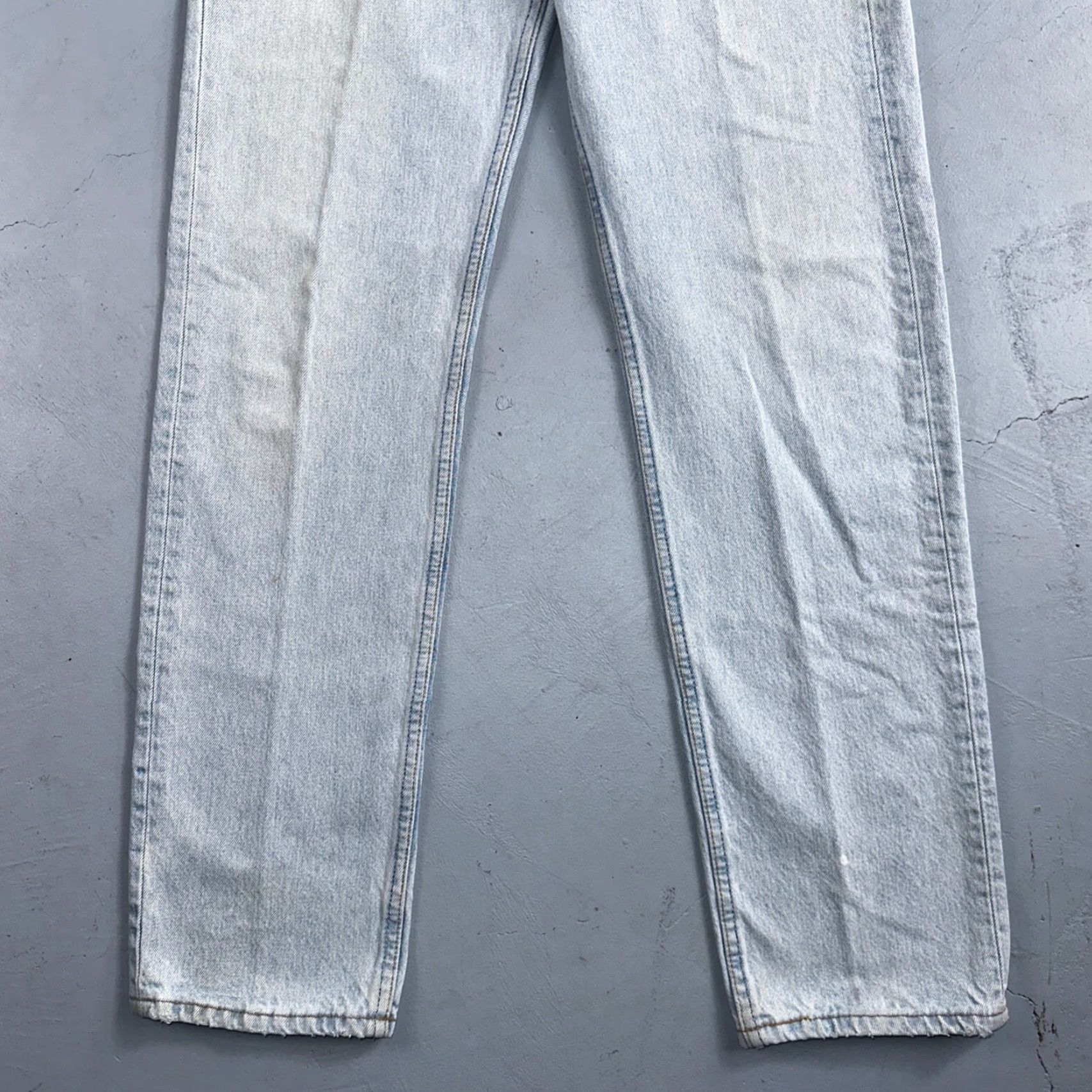 Levi's VINTAGE Levi's 501 Straight Leg Jeans Light Wash 33x34 90s USA Mens Size US 33 - 3 Thumbnail