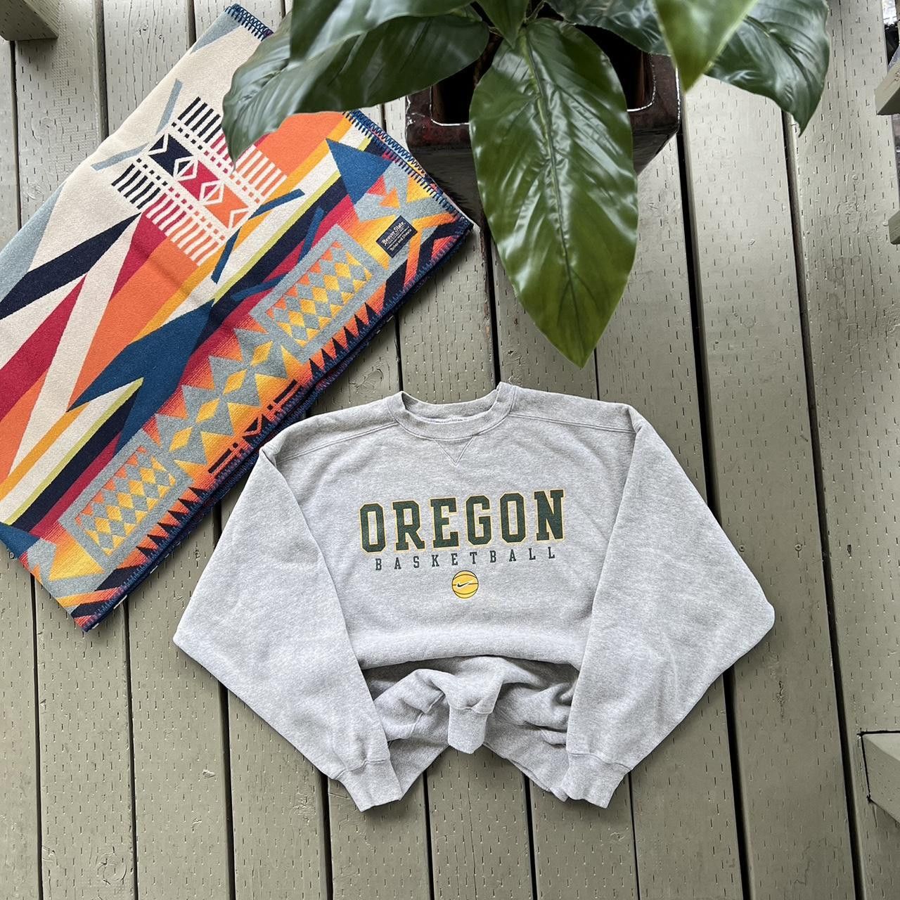 Nike Vintage Oregon Ducks Sweatshirt Nike Center Swoosh Hoodie Size US M / EU 48-50 / 2 - 3 Thumbnail