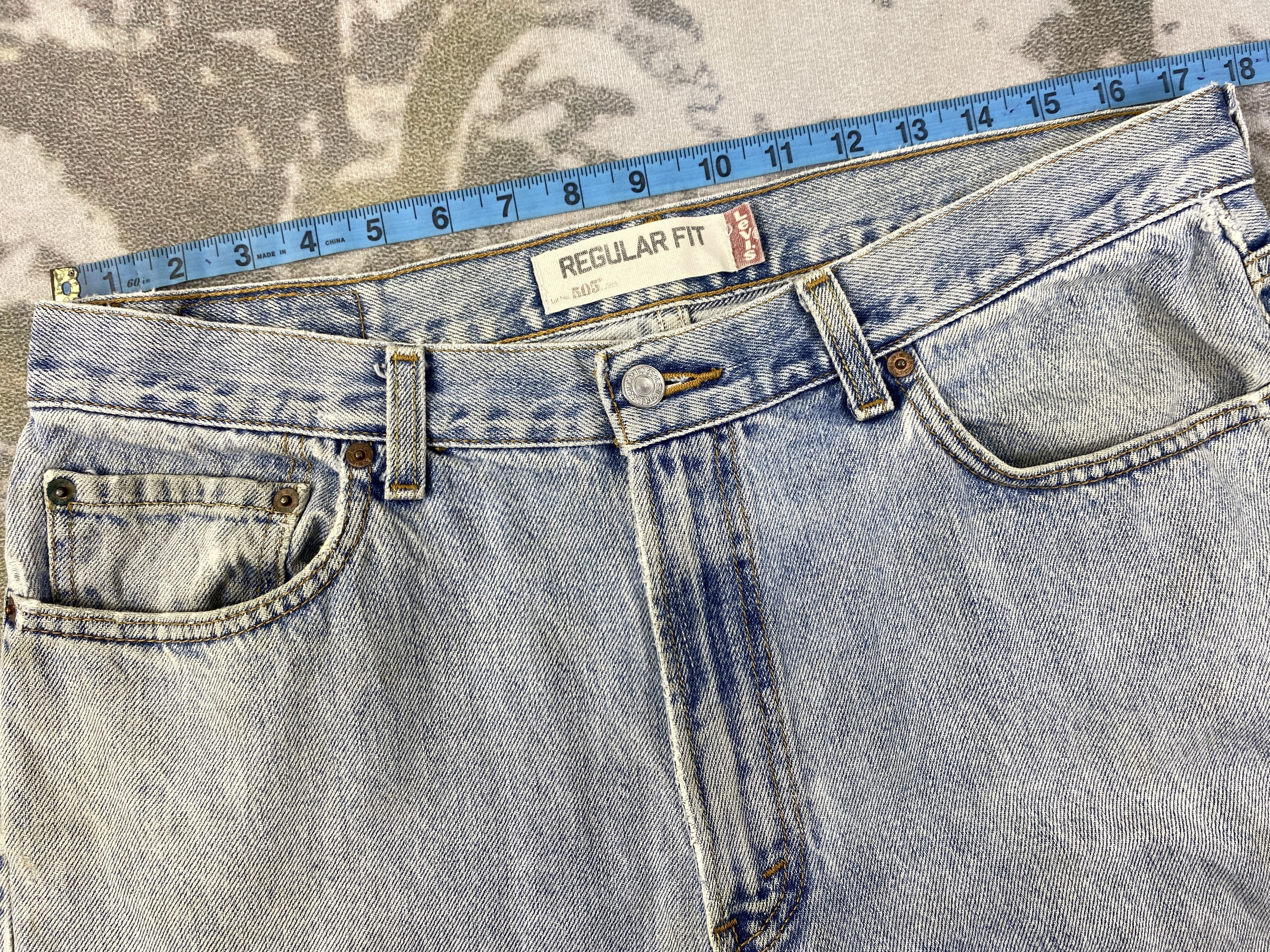 Levi's Light Wash Vintage Levi's 505 Regular Fit Denim 35x29 JN754 Size US 35 - 5 Thumbnail
