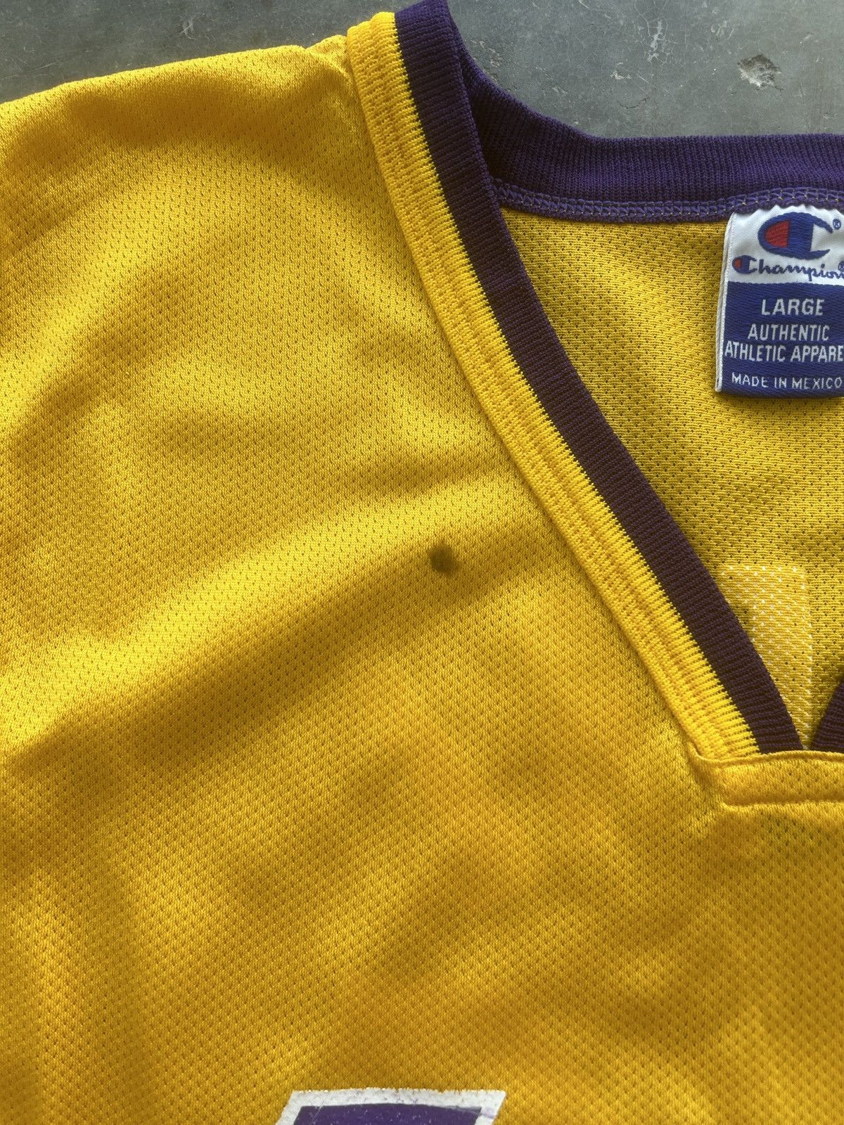 Champion × NBA × Vintage Vintage 90s Champion Lakers Shaquille O’Neal Jersey #34 Size US L / EU 52-54 / 3 - 4 Thumbnail