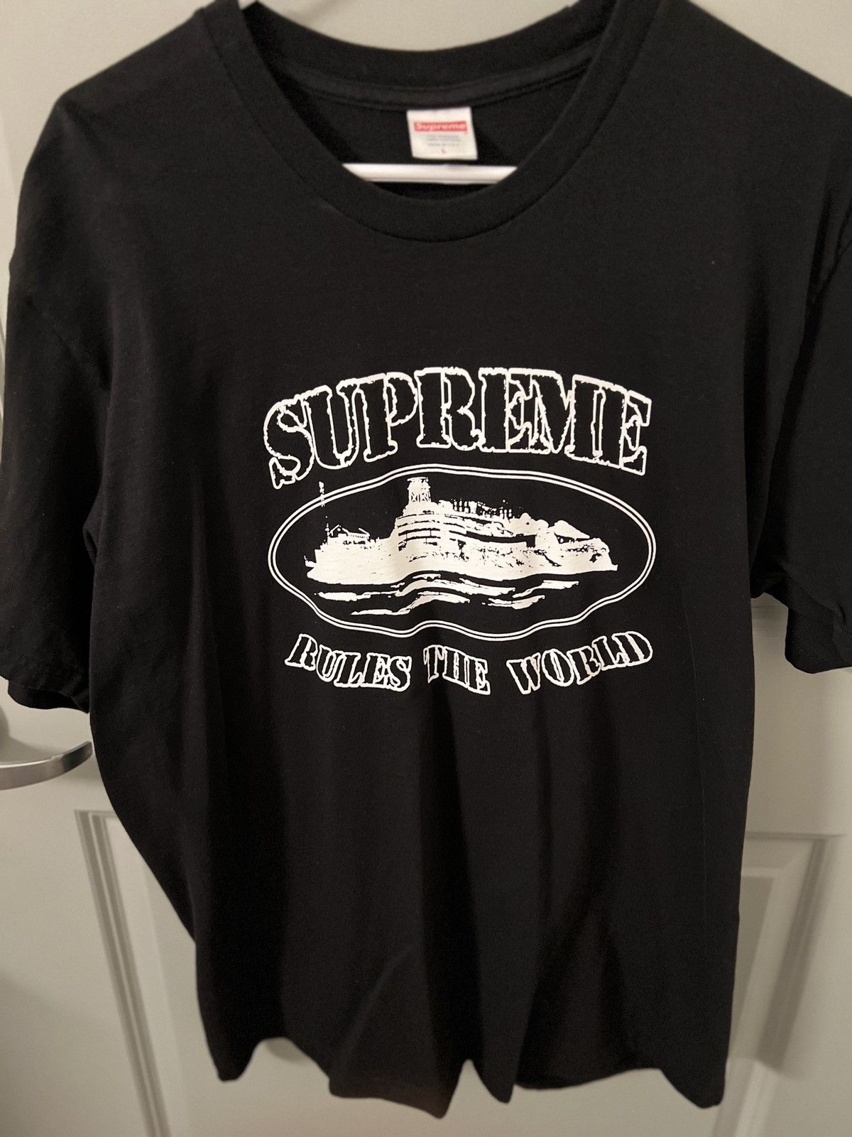 Corteiz × Supreme Supreme Corteiz Rules The World Tee FW23