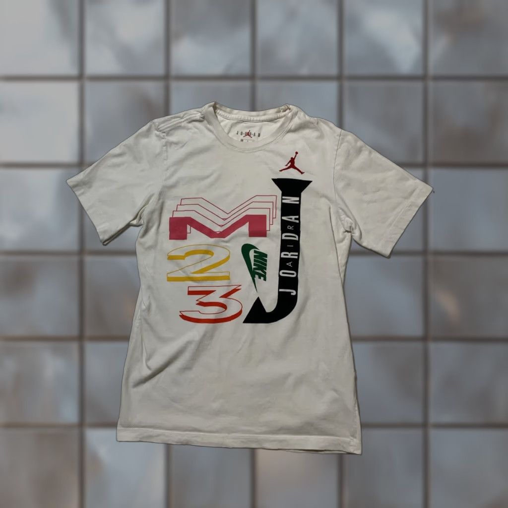 Jordan Brand VINTAGE Air Jordan Nike Retro Graphic Michael MJ 23 Swoosh Jumpman S/S T-Shirt Sz. S Mens White 40 Chest 28 Length Size US S / EU 44-46 / 1 - 1 Thumbnail