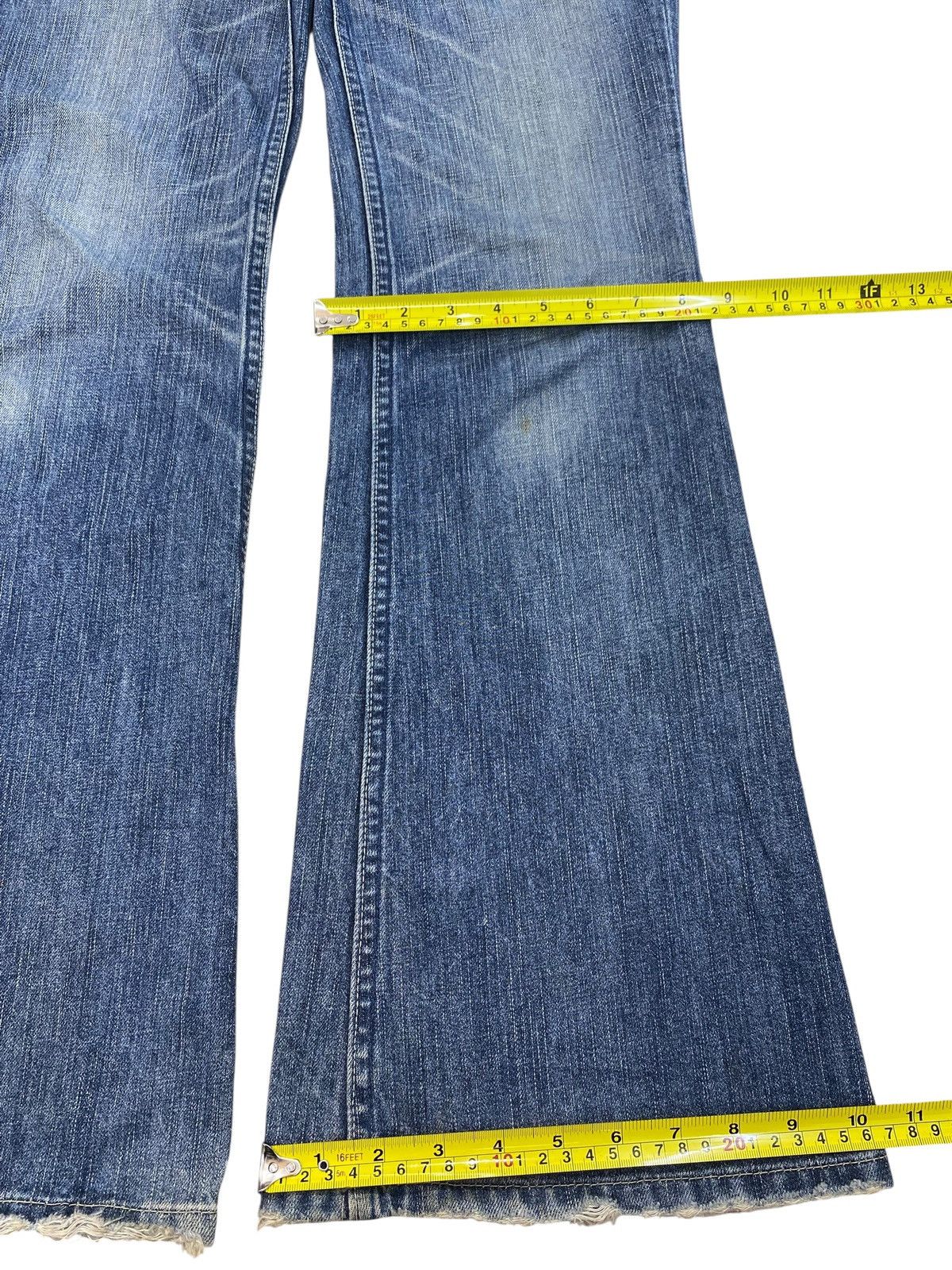 Levi's Levi’s Whiskers Faded Wash Style Flare Jeans Size US 30 / EU 46 - 12 Thumbnail