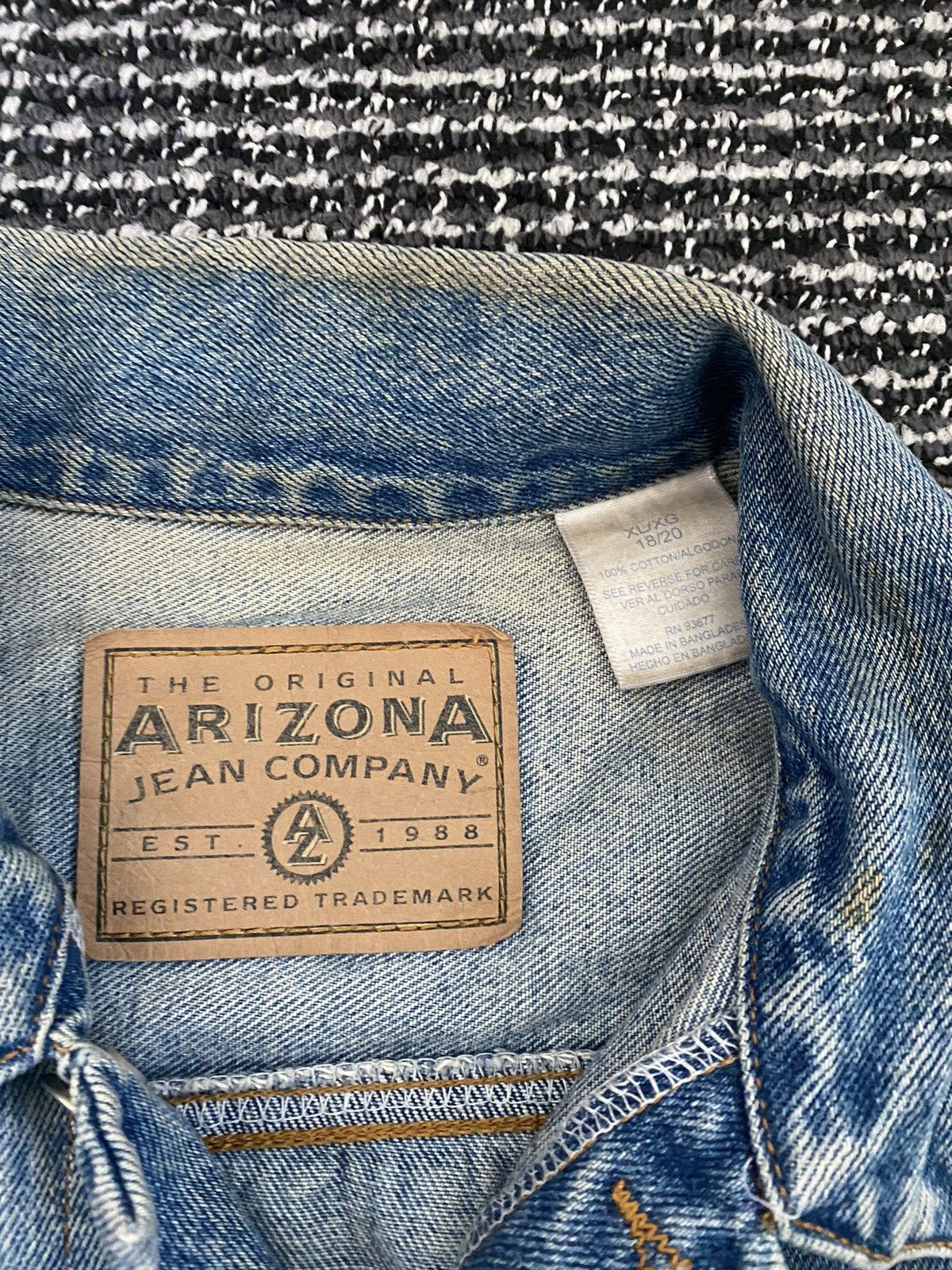 Arizona Jean Co. × Levi's × Vintage Vintage Boxy Faded Denim Jacket Size US L / EU 52-54 / 3 - 3 Thumbnail