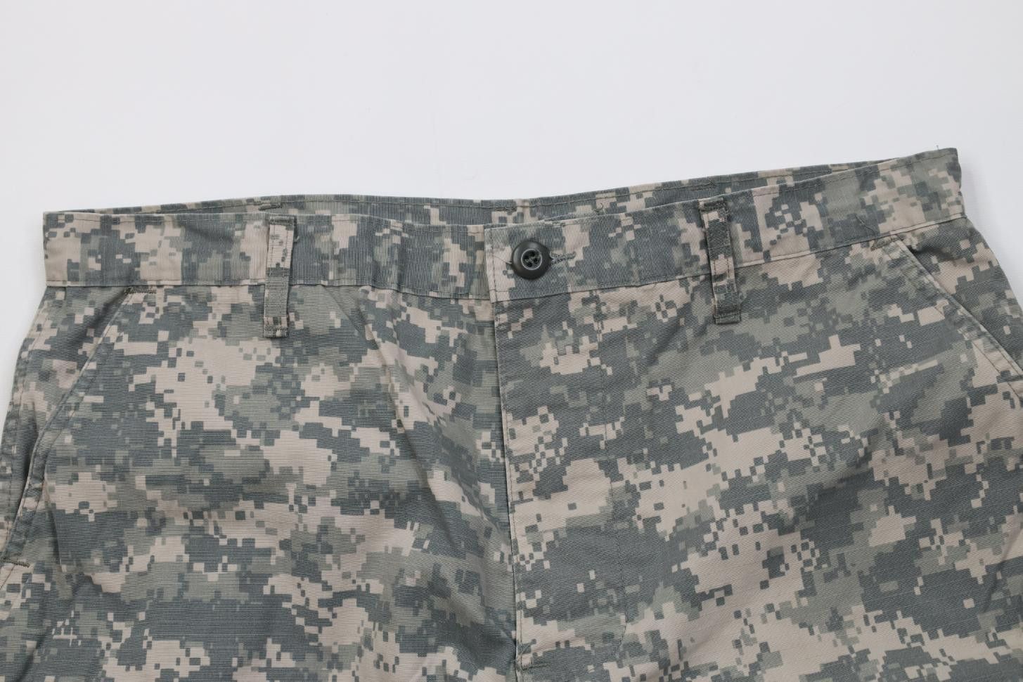 Vintage Vintage Y2K 2005 USGI Cut Off Digi Camouflage Cargo Shorts Size US 34 / EU 50 - 2 Thumbnail