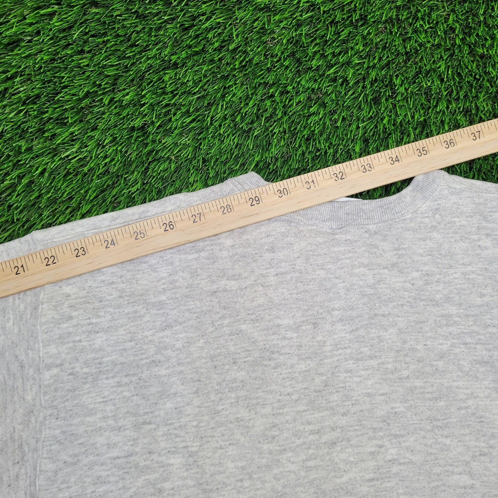 Champion Vintage Champion Cropped Sweatshirt Women Large 21x24 Script Size L / US 10 / IT 46 - 4 Thumbnail