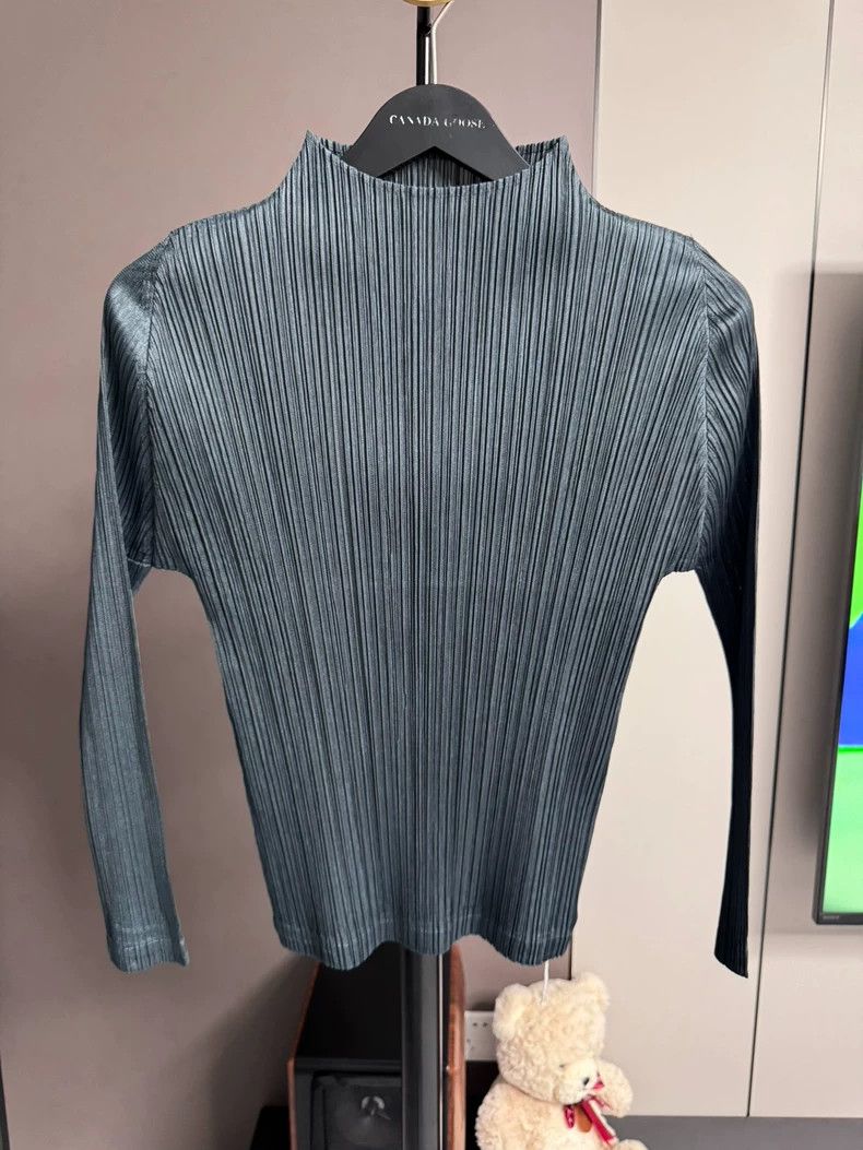 Issey Miyake Issey Miyake size:3 Carbon black round-neck pullover long Size S / US 4 / IT 40 - 1 Thumbnail