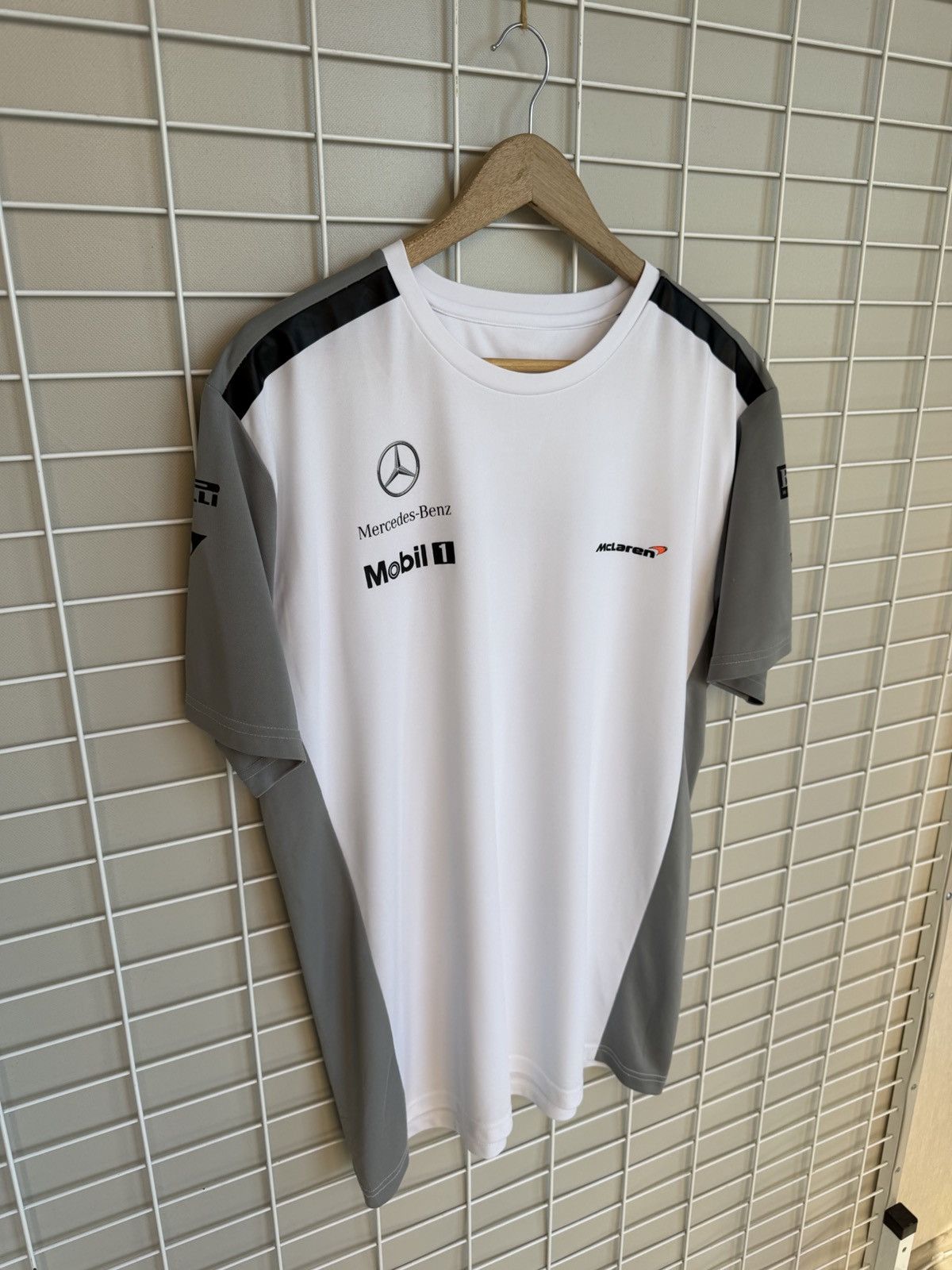 Hugo Boss McLaren Mercedes 2014 F-1 T-Shirt Mens Size XL/L Hugo Boss Size US XL / EU 56 / 4 - 5 Thumbnail