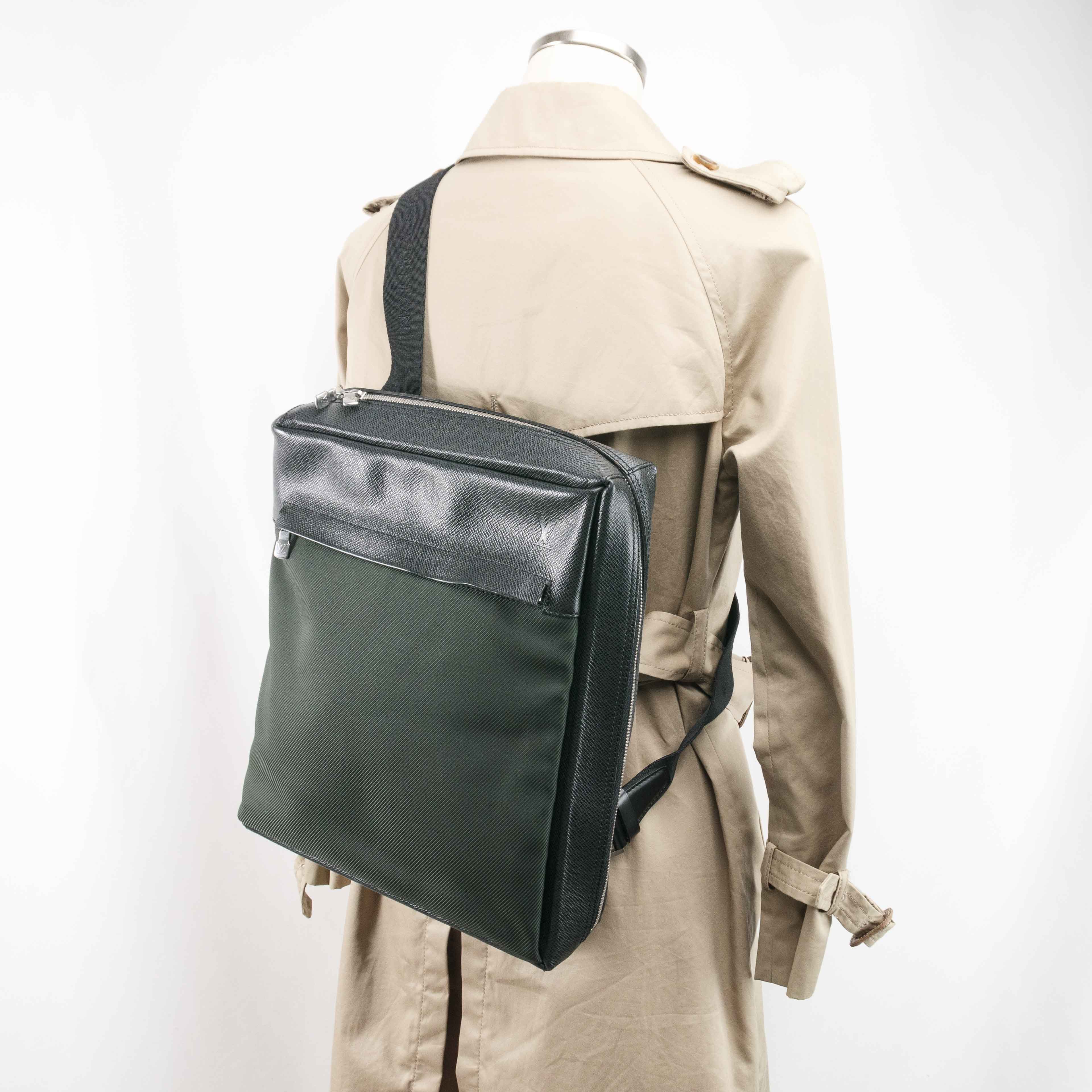 Louis Vuitton Louis Vuitton Taiga Leather District PM Messenger Bag Size ONE SIZE - 24 Thumbnail