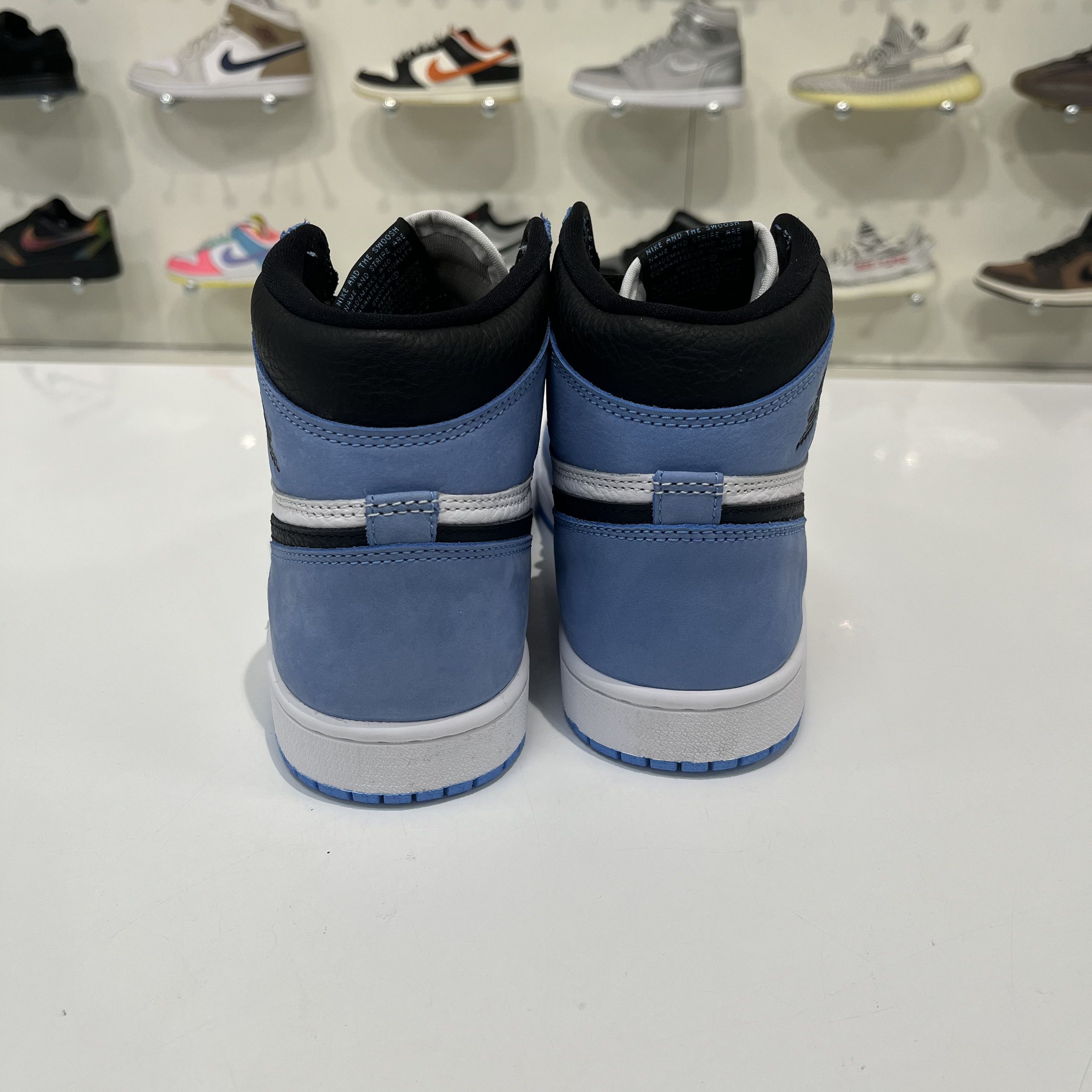 Nike Air Jordan 1 Retrro High University Blue Black Size US 7 / EU 40 - 3 Thumbnail