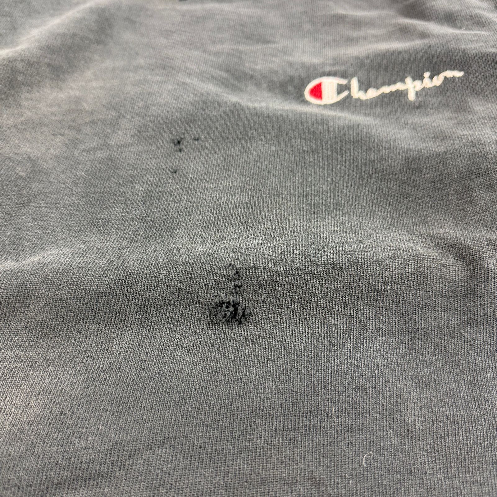 Champion Vintage Champion Sweatshirt Distressed Size Medium USA Made Size US M / EU 48-50 / 2 - 4 Thumbnail