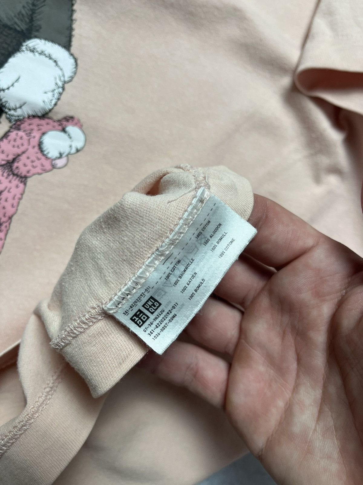 Kaws × Uniqlo VERY RARE UNIQLO X KAWS PINK T-SHIRT Size US L / EU 52-54 / 3 - 4 Thumbnail