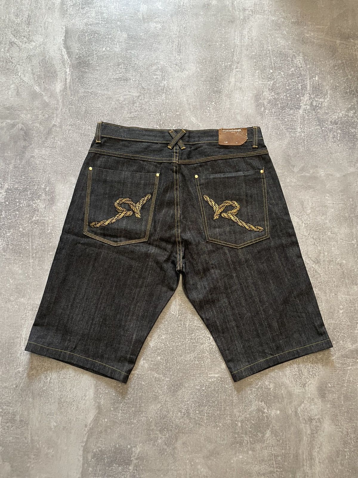 Rocawear × Vintage Vintage Rocawear Embroidered Logo Baggy Denim Shorts Size US 38 / EU 54 - 1 Thumbnail