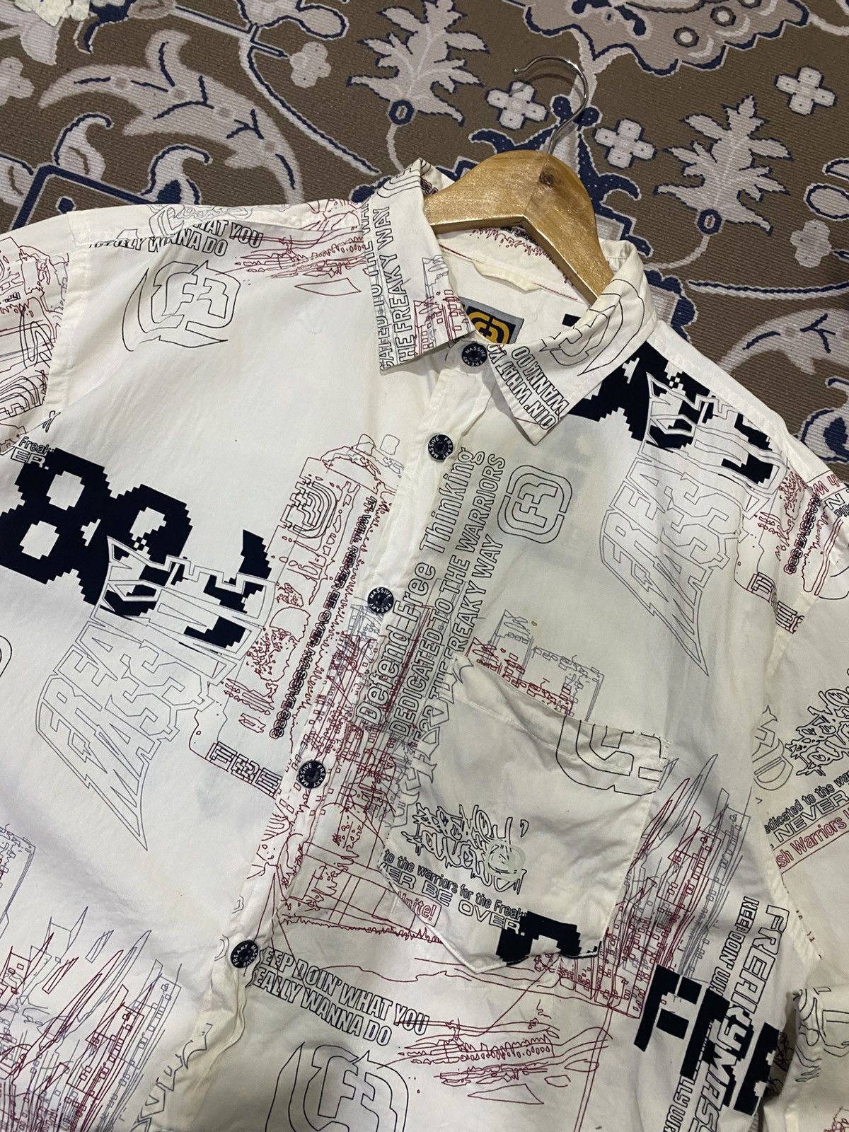 Vintage VINTAGE FREAKY MASSIVE FULLPRINT BUTTON UP ! Size US L / EU 52-54 / 3 - 10 Thumbnail