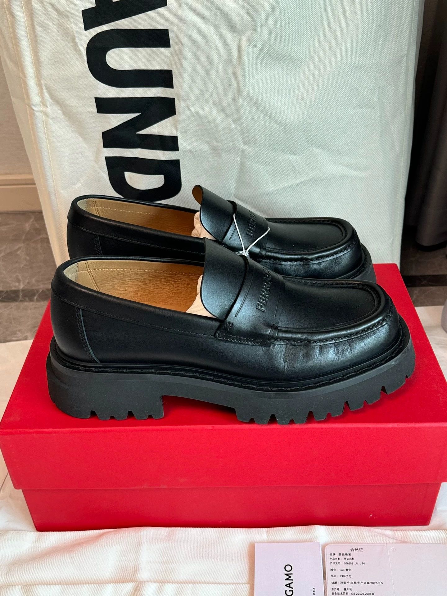 Salvatore Ferragamo Ferragamo men's black platform loafer 40/6 EEE Size US 7 / EU 40 - 5 Thumbnail