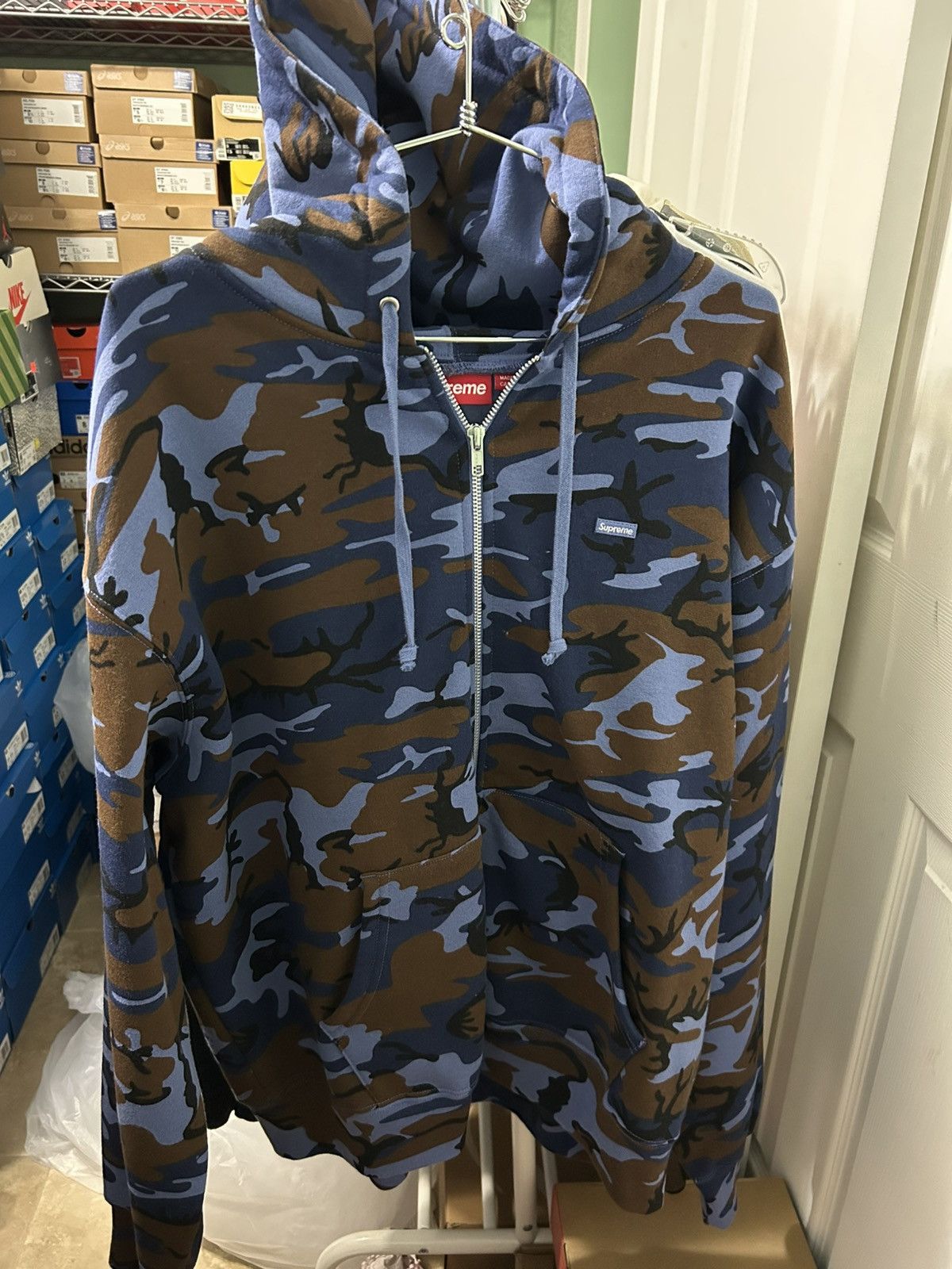 Supreme Supreme small box logo Blue camo brand new!! Size Large Size US L / EU 52-54 / 3 - 1 Thumbnail