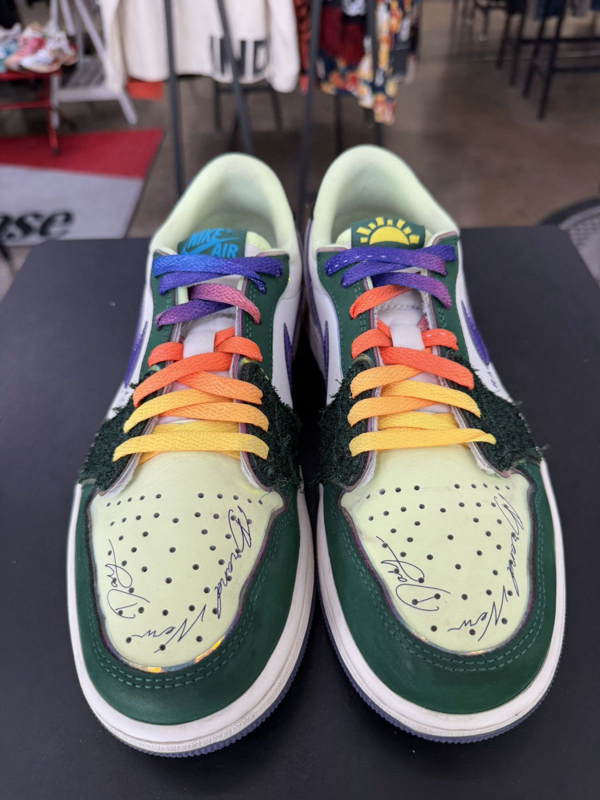 Jordan Brand Air Jordan 1 Low Doernbecher Size 9 (2023) Size US 9 / EU 42 - 2 Thumbnail