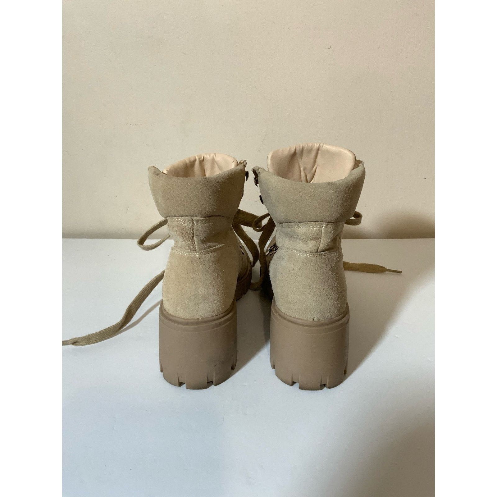 Steve Madden Steve Madden Suede Hint Lace Up Platform Bootie Size 6M USED Size US 6 / IT 36 - 3 Thumbnail