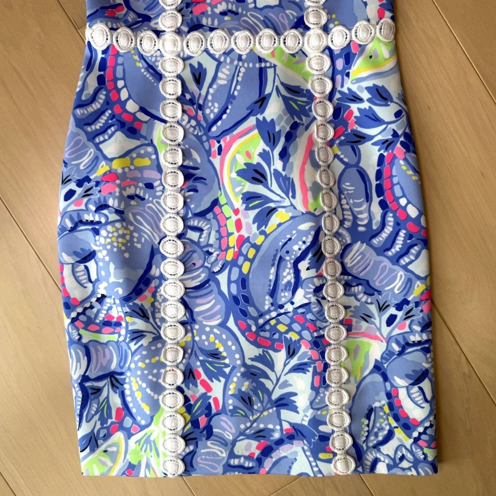 Lilly Pulitzer Lilly Pulitzer Janelle Stretch Shift Dress Women's 2 Blue Paisley Off Shoulder Sleeveless Midi Casual Workwear Party/Cocktail Size XS / US 0-2 / IT 36-38 - 5 Thumbnail
