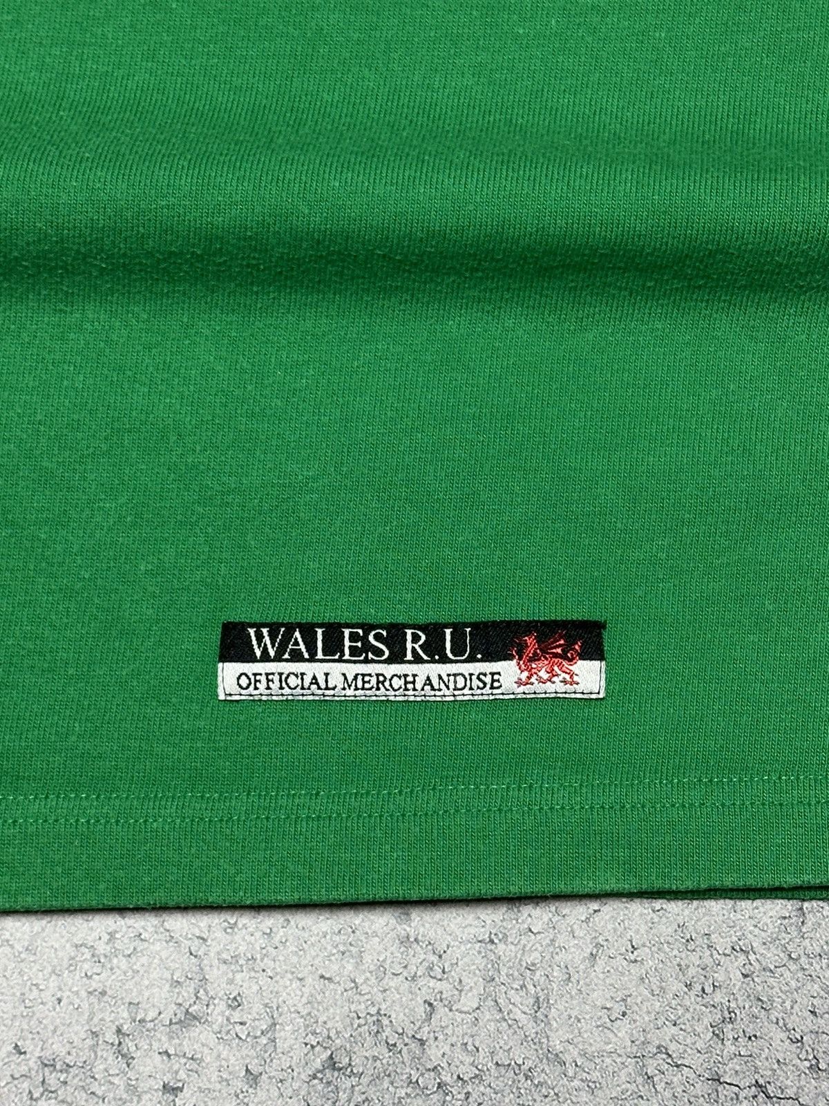 Reebok Vintage Reebok Wales Rugby Long Sleeve Shirt Size US L / EU 52-54 / 3 - 15 Thumbnail
