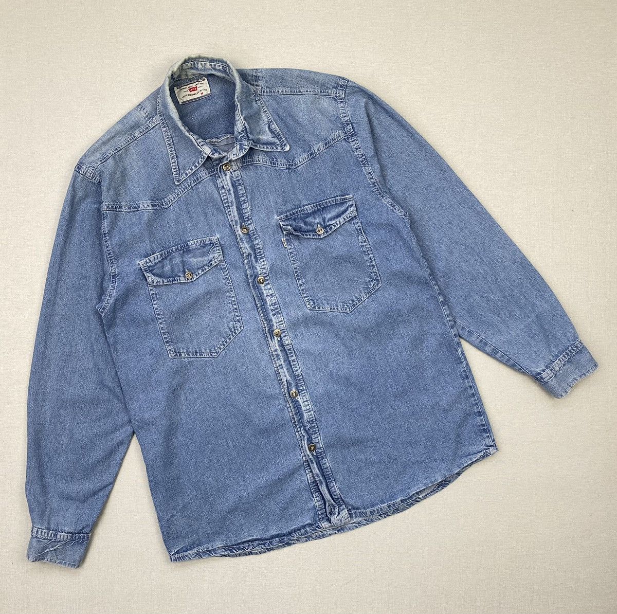 Levi's × Vintage Mens Vintage Levi’s Long Sleeve Denim Shirt size M Size US M / EU 48-50 / 2 - 1 Thumbnail