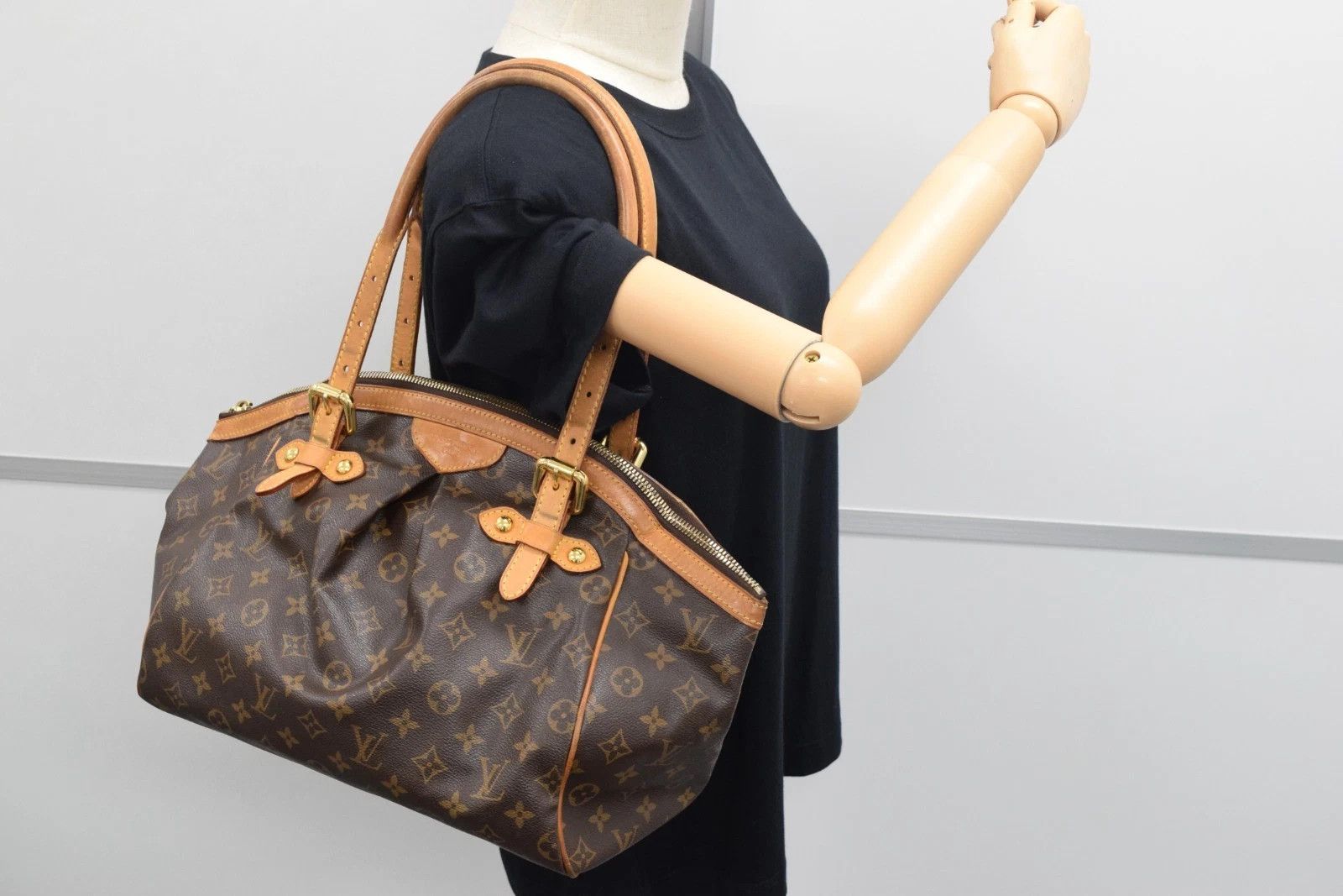Louis Vuitton Louis Vuitton Tivoli GM Monogram Canvas Handbag M40144 Size ONE SIZE - 3 Thumbnail