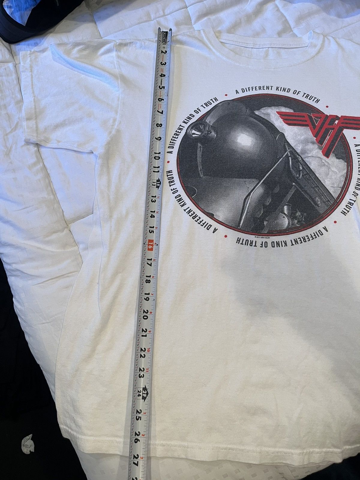 Band Tees 2011 Van Halen a different kind of truth band tshirt Size US L / EU 52-54 / 3 - 7 Thumbnail