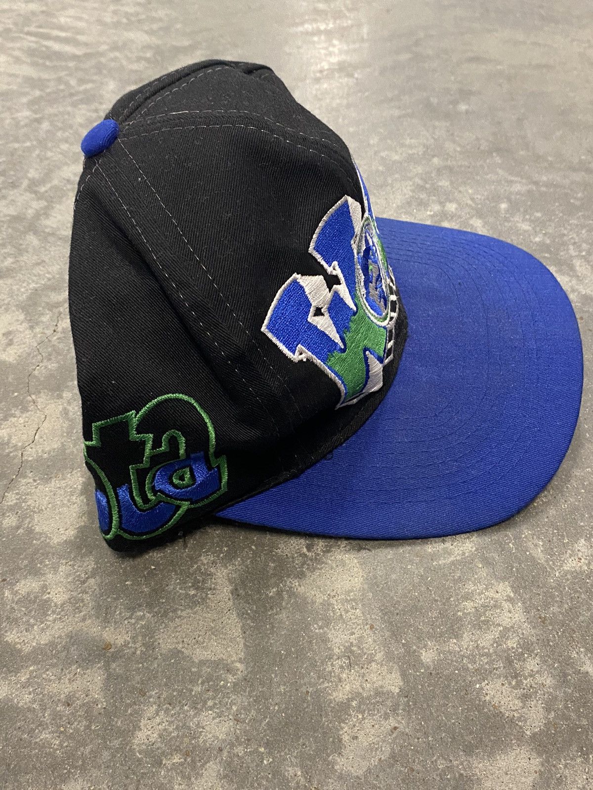 Other × Vintage Vtg Drew Pearson Minnesota Timberwolves Black Dome Graffiti Size ONE SIZE - 2 Thumbnail